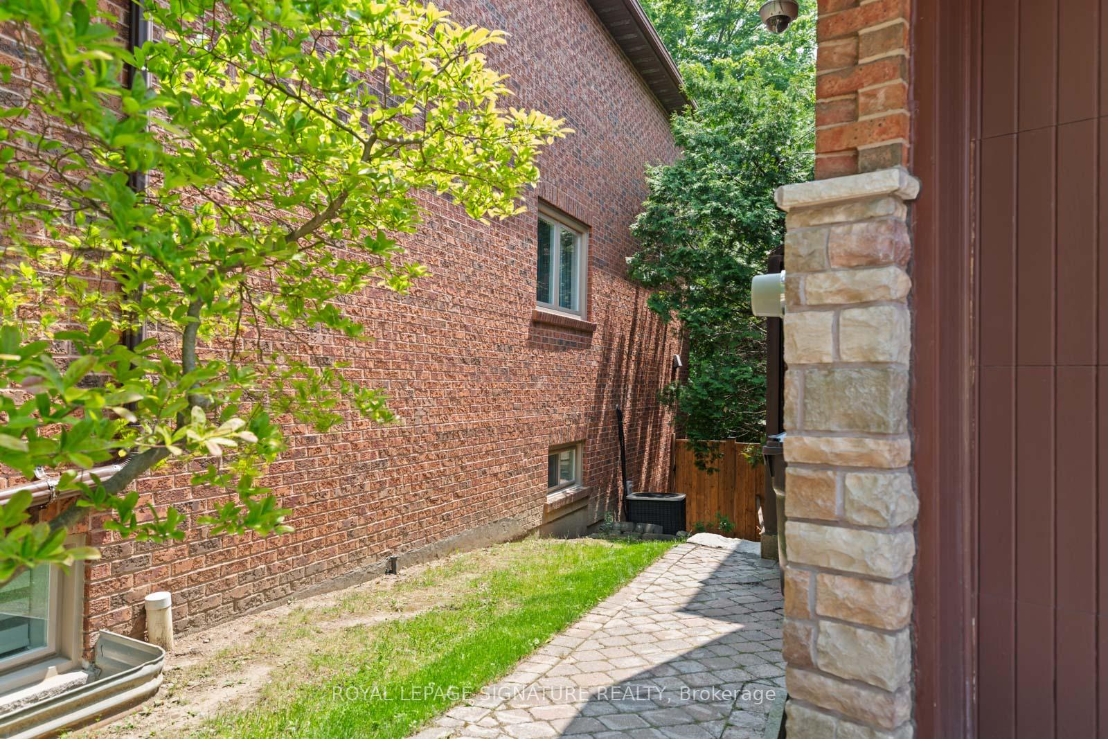23 Brandy Court, Toronto C12 — photo 2 of 5
