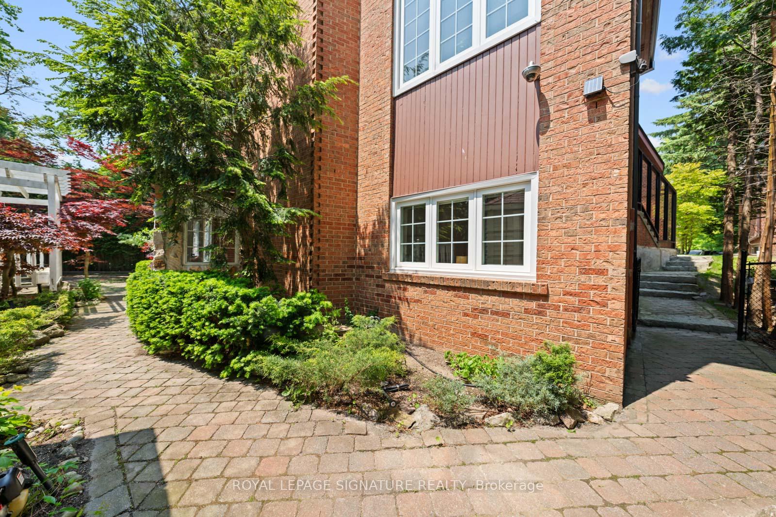 23 Brandy Court, Toronto C12 — photo 3 of 5