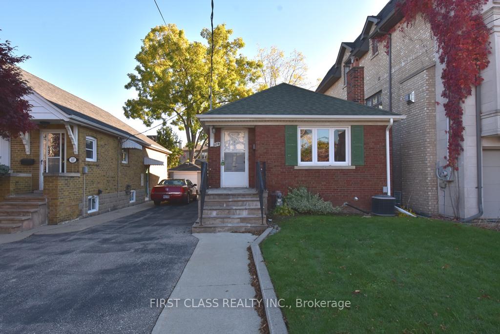 129 Felbrigg Avenue, Toronto C04, ON M5M 2M6 — Toronto C04, Ontario
