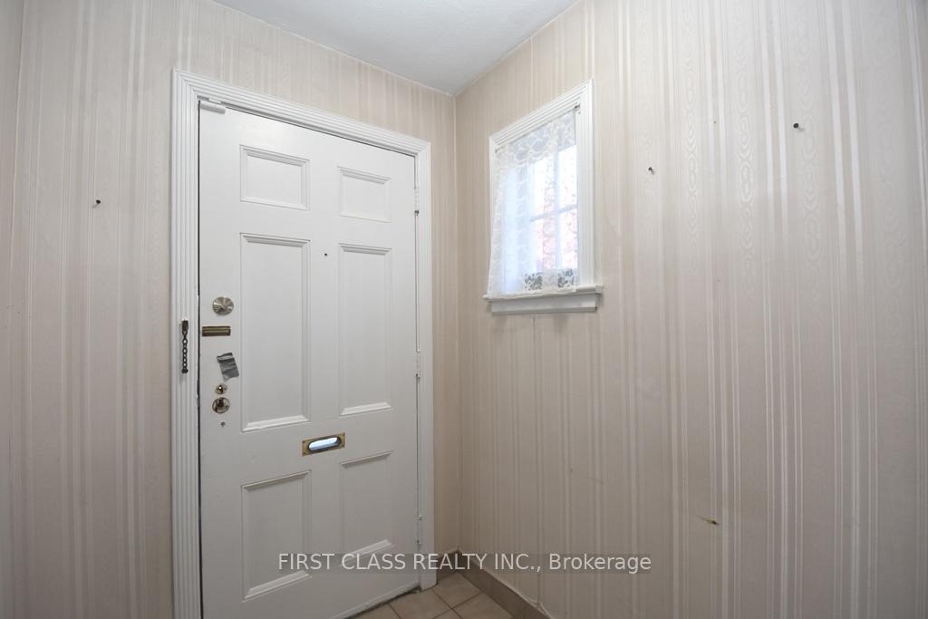 129 Felbrigg Avenue, Toronto C04 — photo 2 of 5