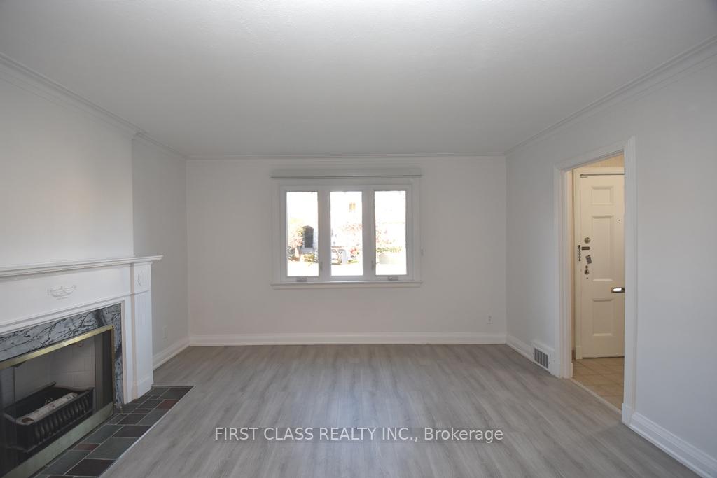 129 Felbrigg Avenue, Toronto C04 — photo 4 of 5