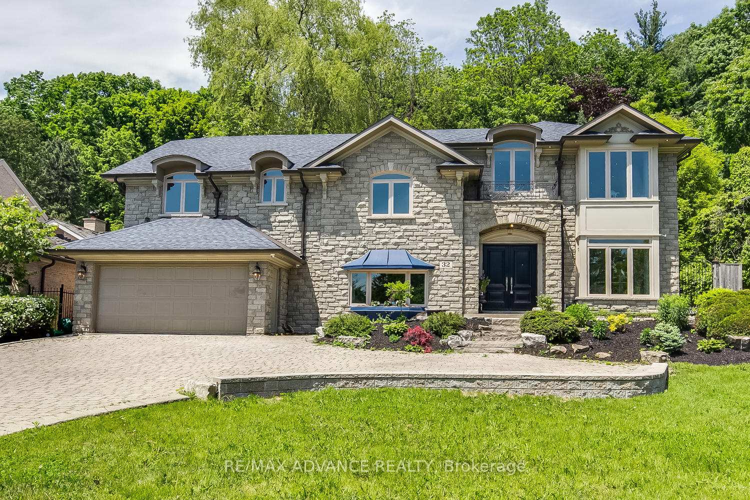 32 Brookfield Road, Toronto C12, ON M2P 1A9 — Toronto C12, Ontario