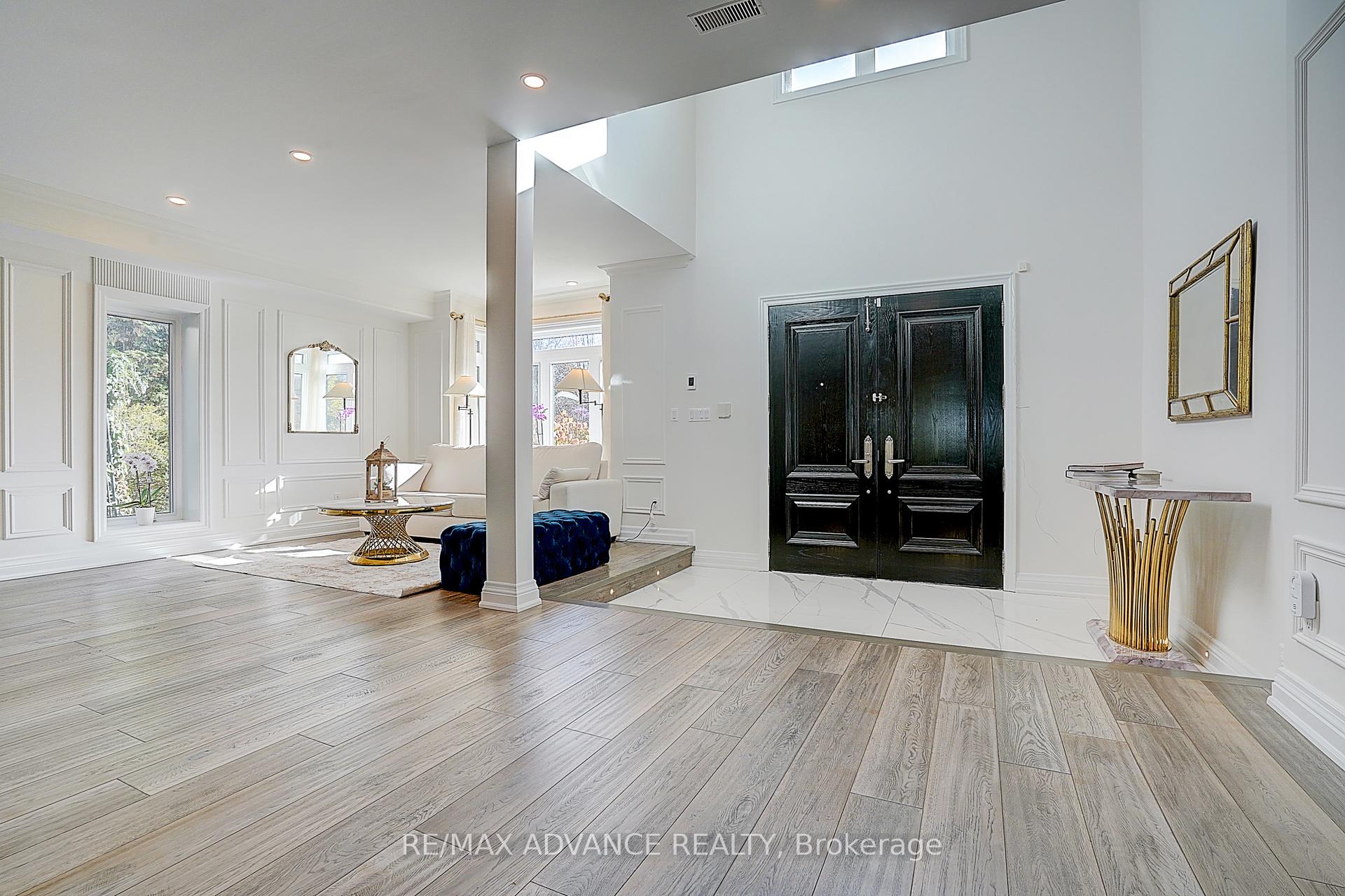 32 Brookfield Road, Toronto C12 — photo 2 of 5