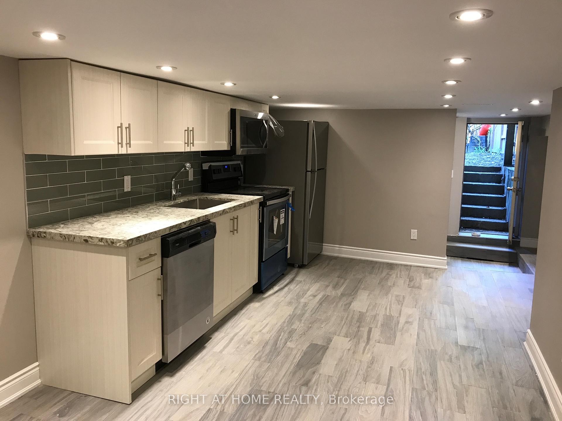 231 Albany Avenue, Toronto C02 — photo 2 of 5