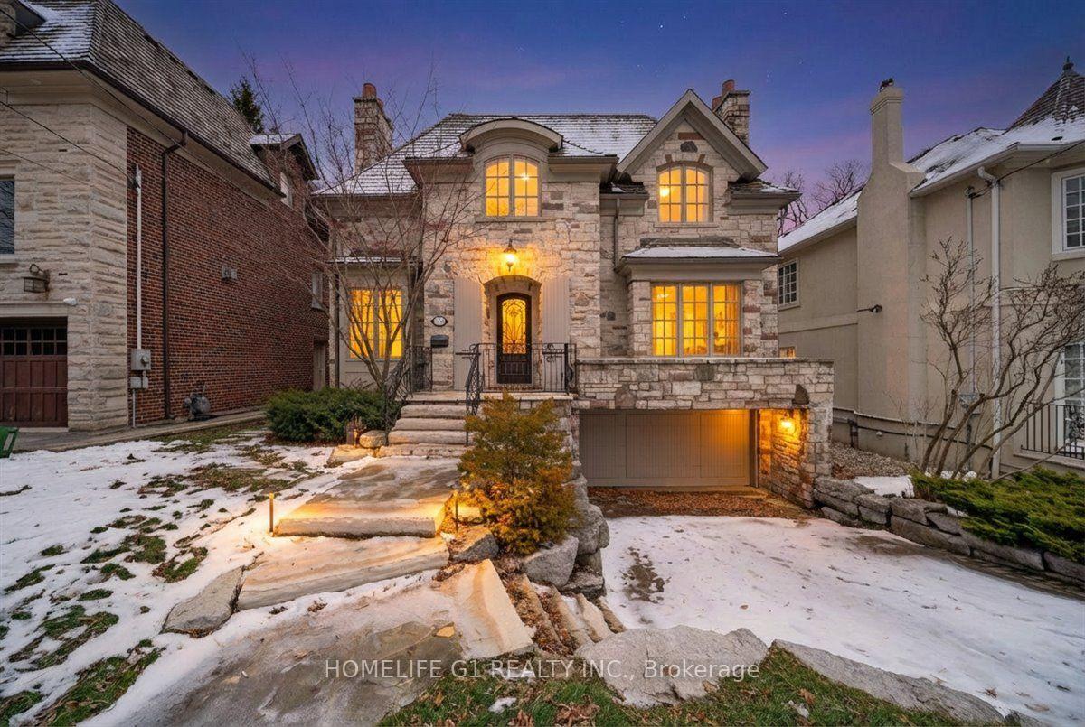 210 St Leonards Avenue, Toronto C12, ON M4N 1K7