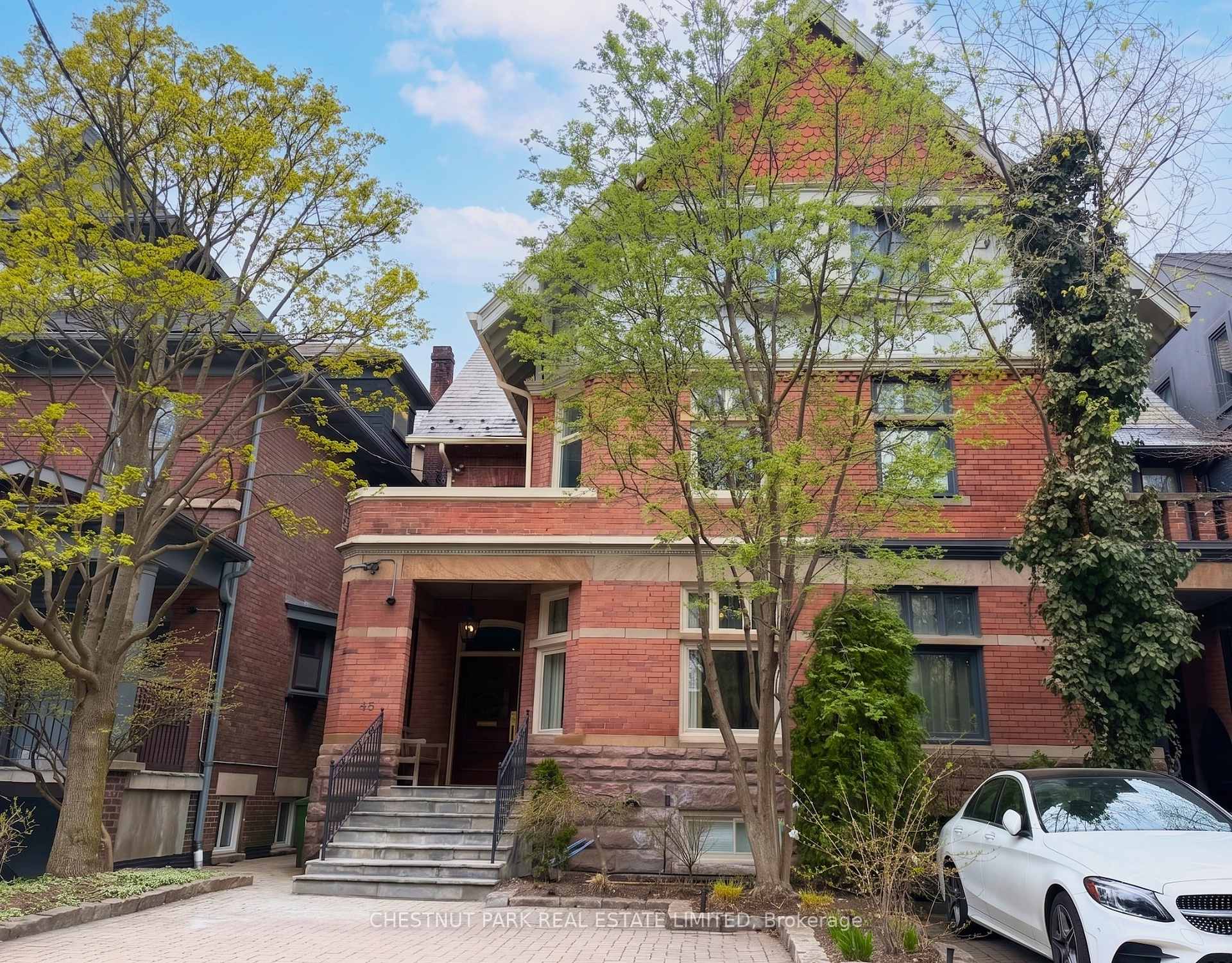 46 Admiral Road, Toronto C02 — photo 2 of 5