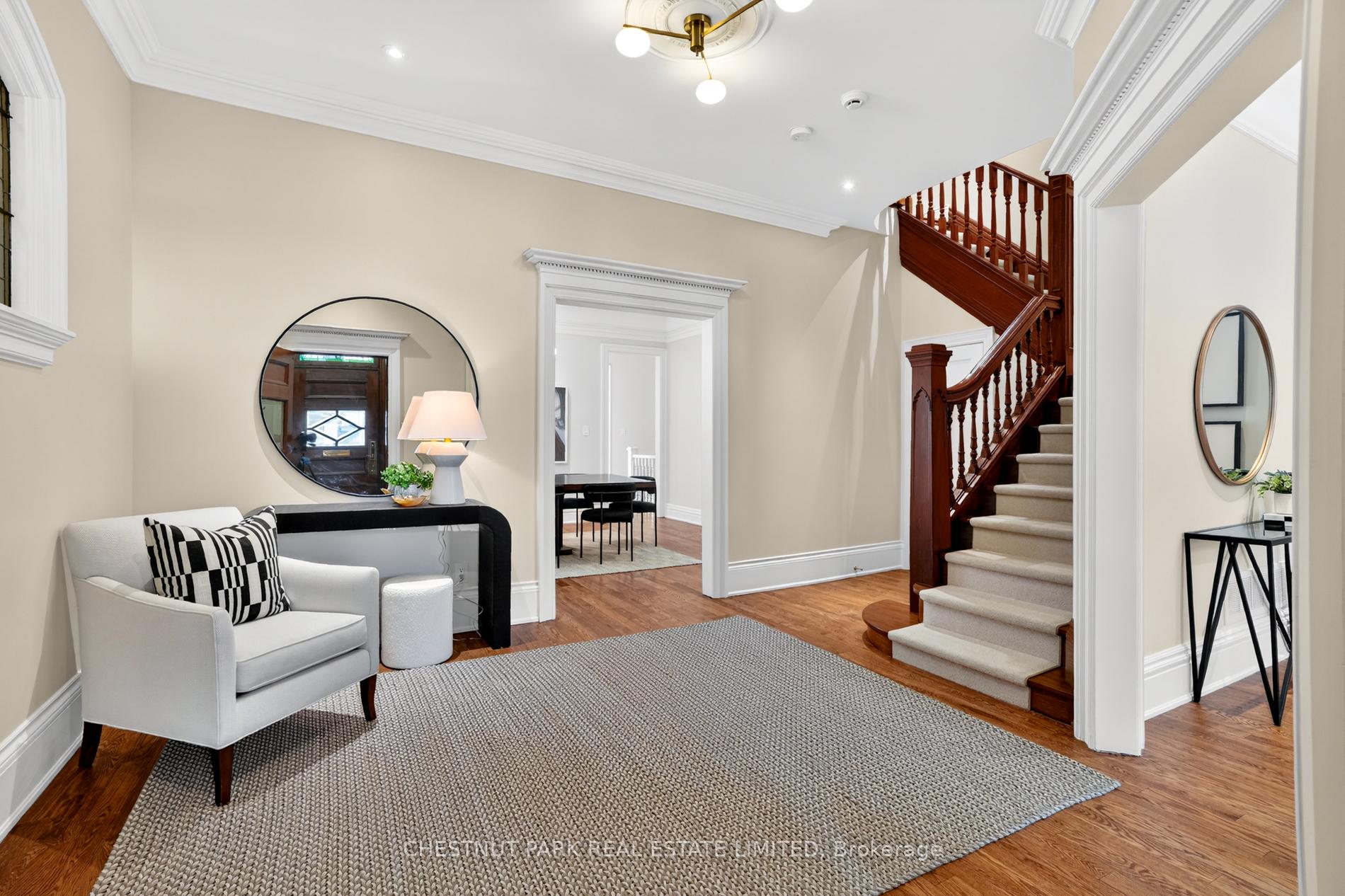 46 Admiral Road, Toronto C02 — photo 3 of 5