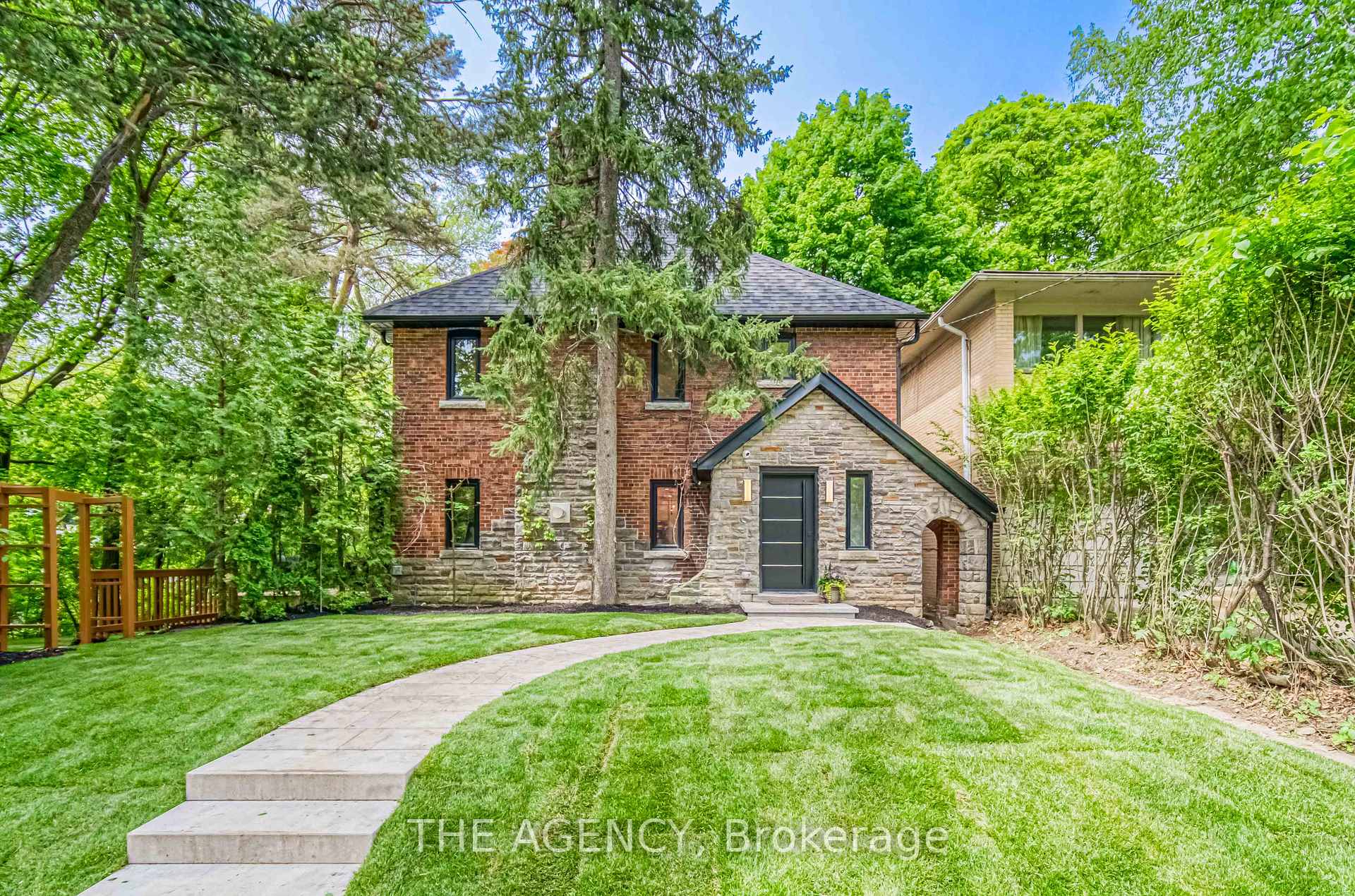 16 Duncannon Drive, Toronto C03, ON M5P 2M1