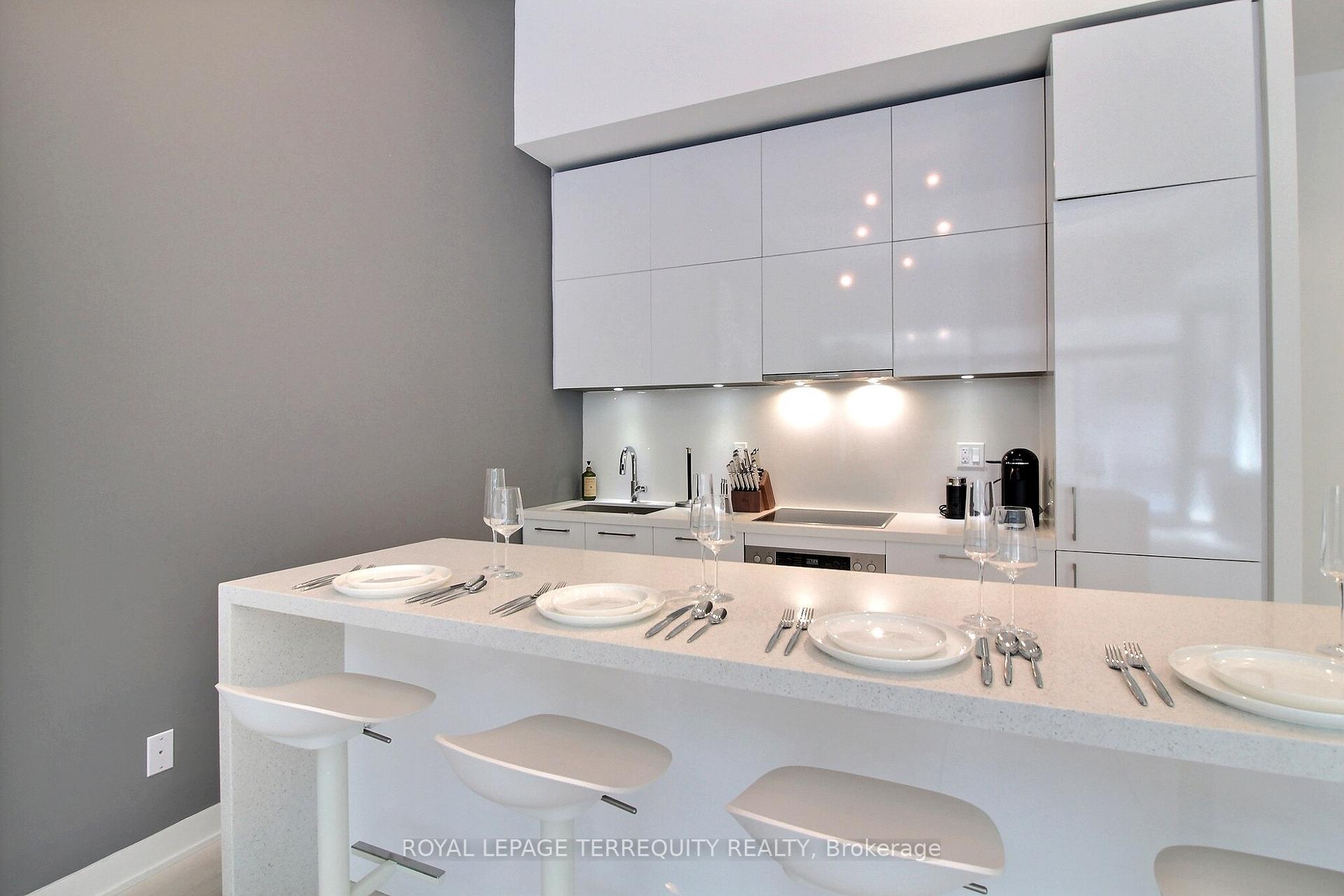 188 Cumberland Street 306, Toronto C02 — photo 4 of 5