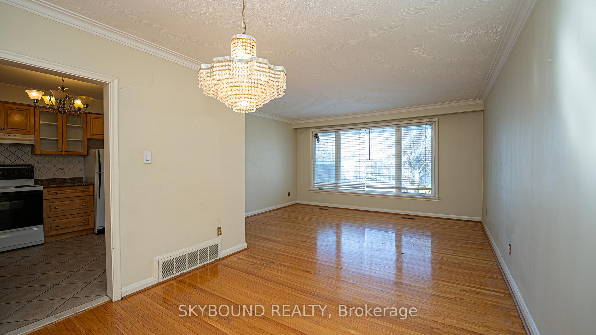 9 Caronport Crescent, Toronto C13, ON M3A 1G9