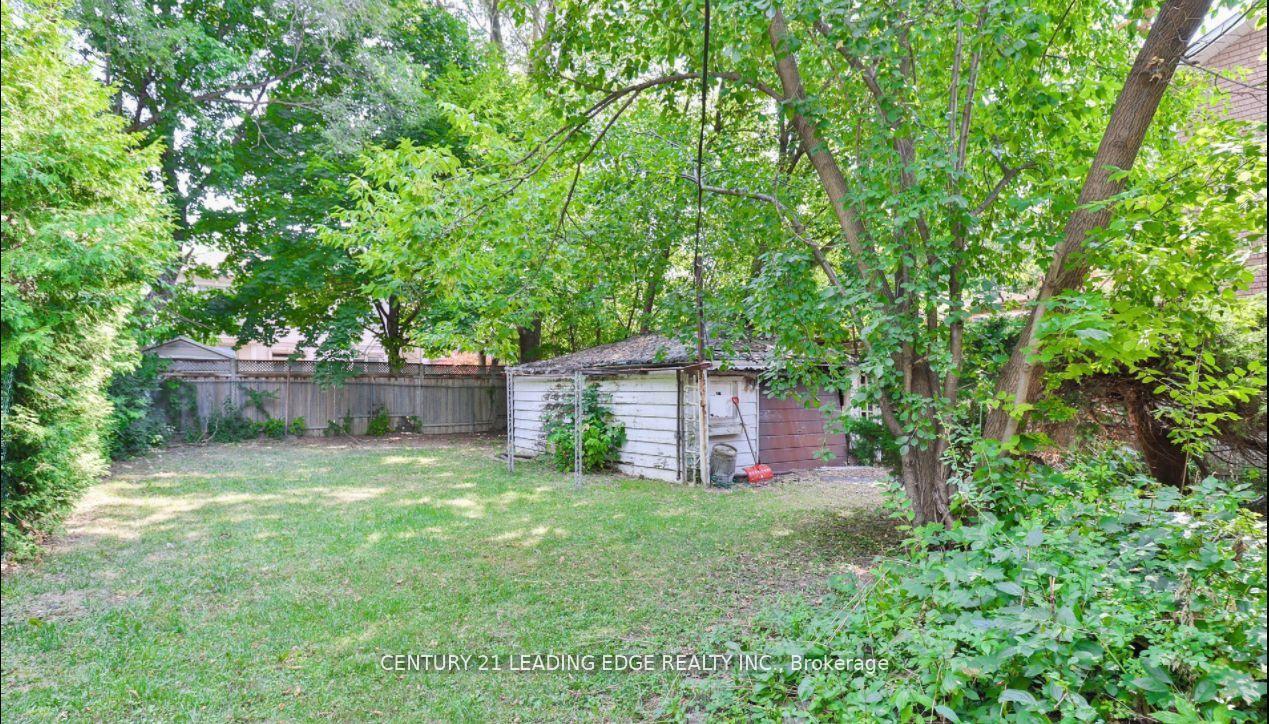 11 Collinson Boulevard, Toronto C06 — photo 4 of 4