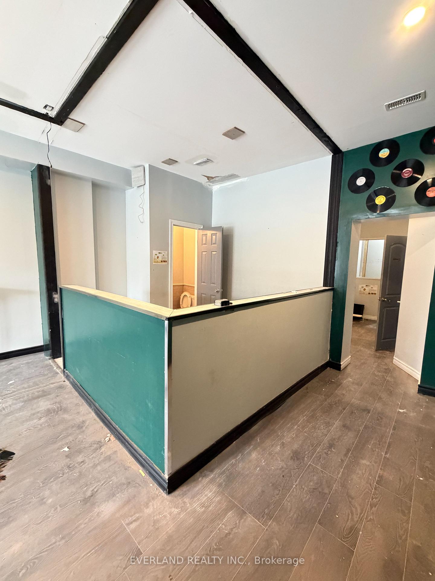 850 Bathurst Street Ground, Toronto C02 — photo 4 of 5
