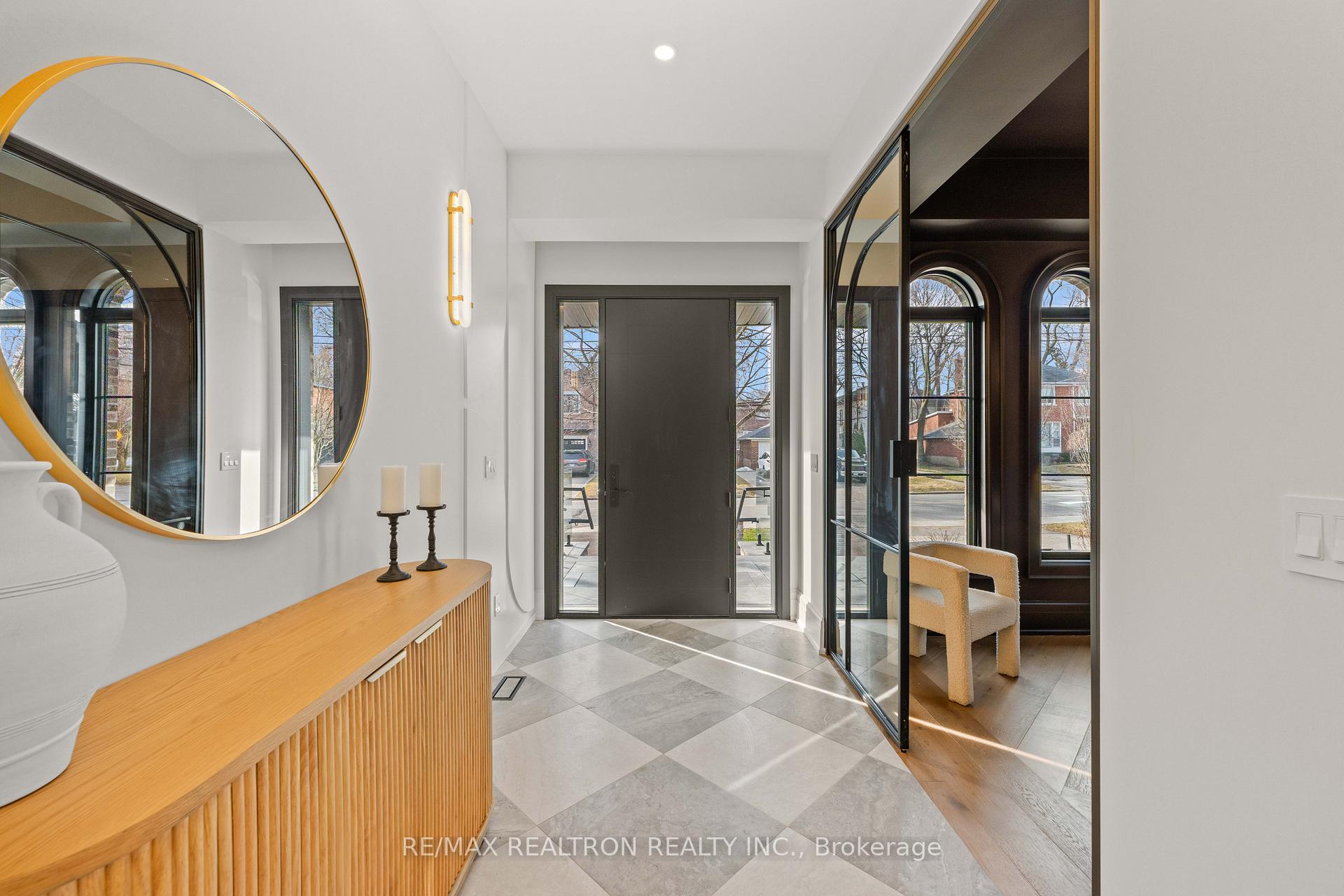 38 Ridgevale Drive, Toronto C04 — photo 4 of 5