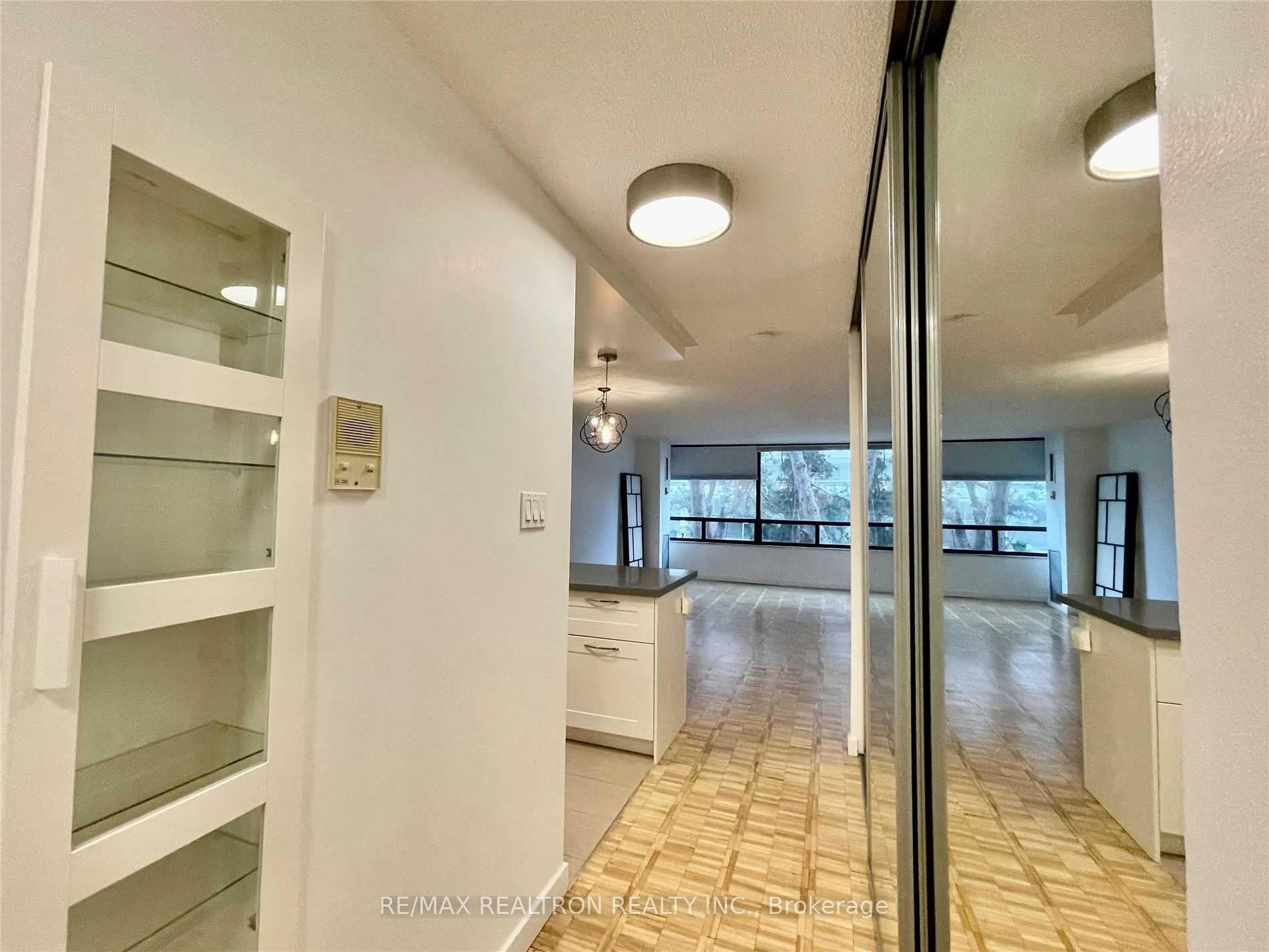 22 Shallmar Boulevard 206, Toronto C04 — photo 5 of 5