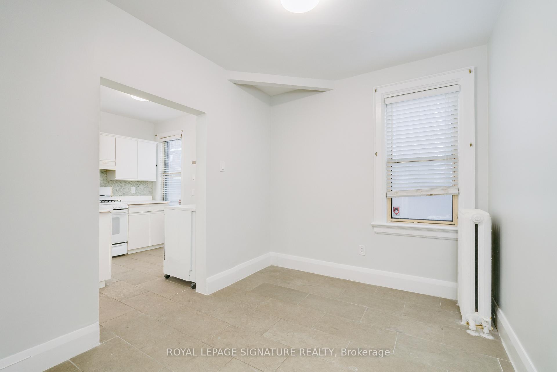 27 Hillsboro Avenue Unit 2, Toronto C02 — photo 4 of 5