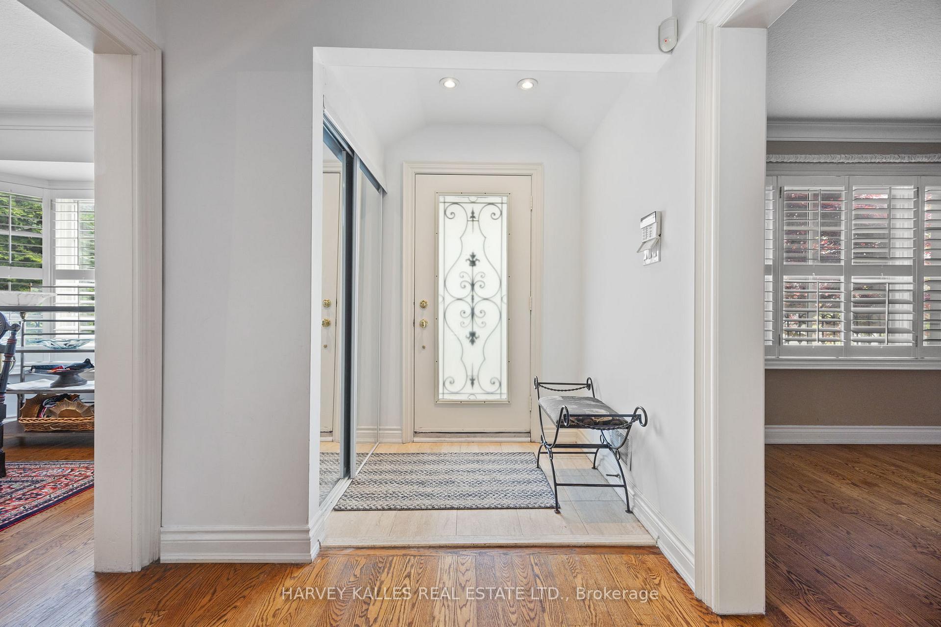 26 Forest Ridge Drive, Toronto C04 — photo 3 of 5