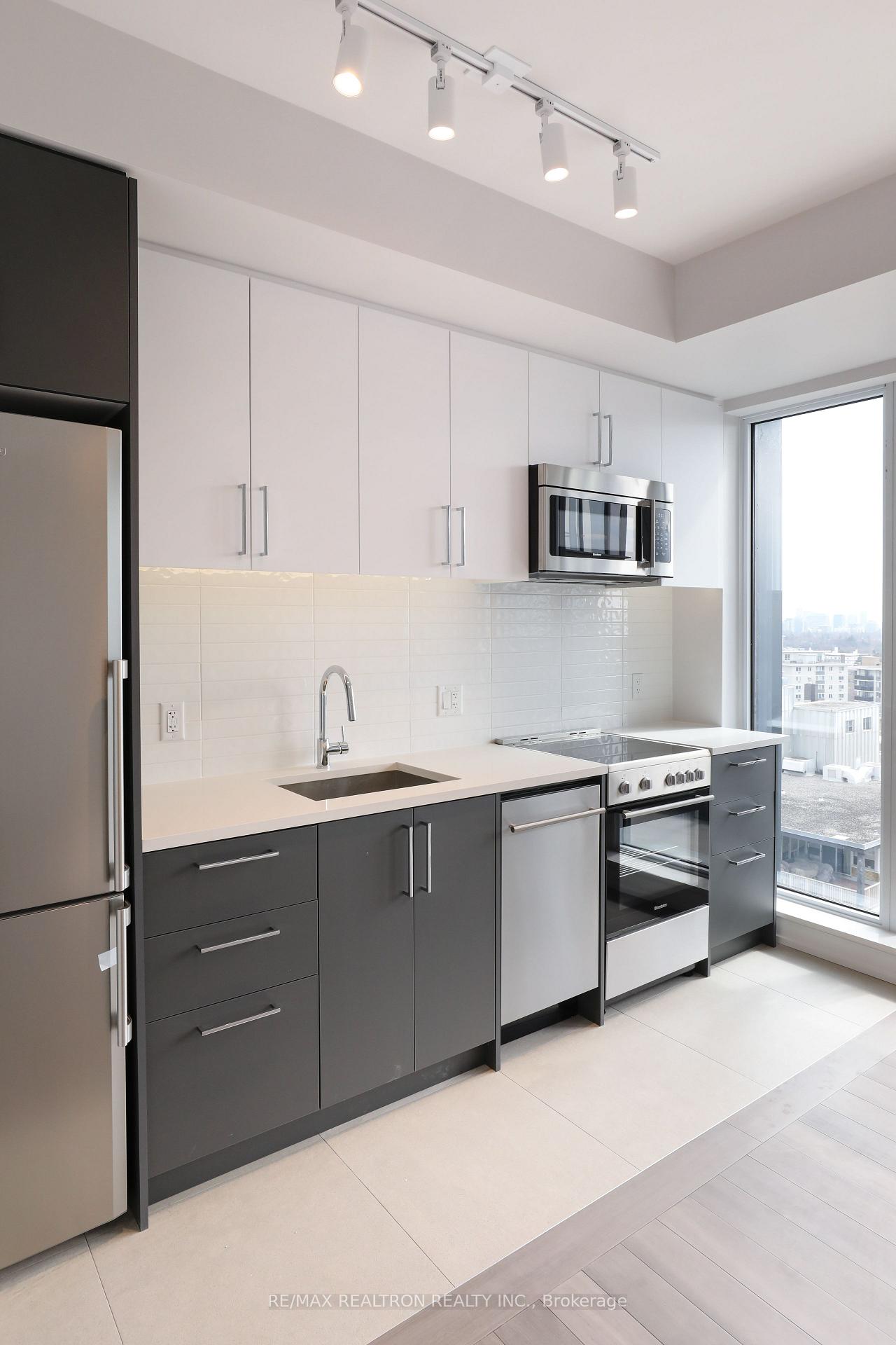 2525 Bathurst Street 1009, Toronto C04 — photo 2 of 2