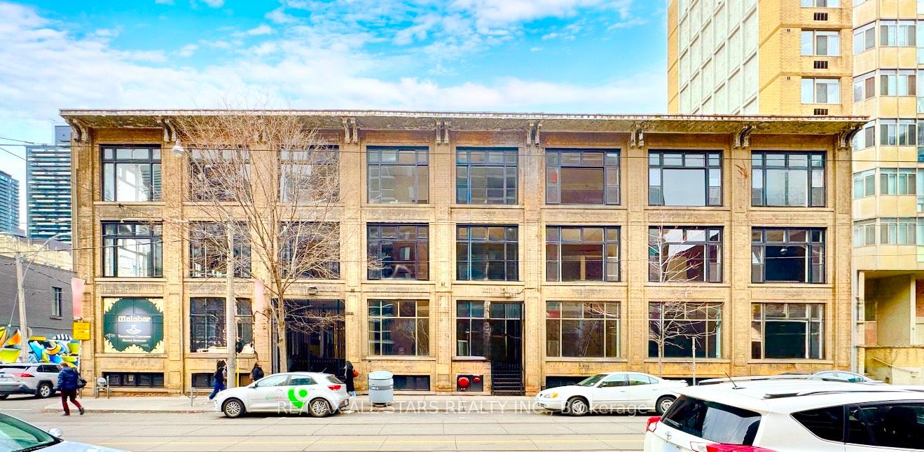 14 Mccaul Street 302, Toronto C01, ON M5T 1V6