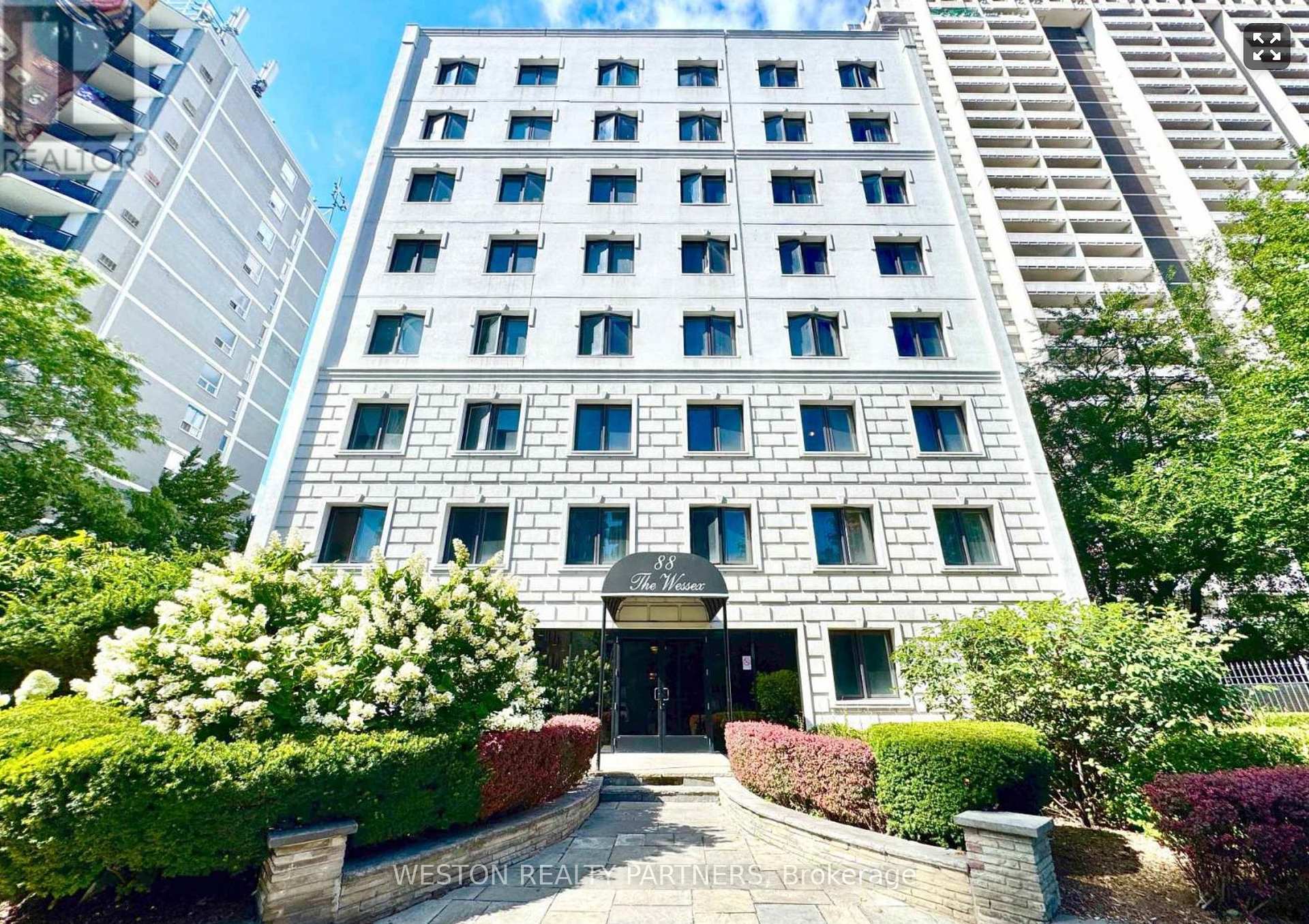 88 Wellesley Street E 304, Toronto C08, ON M4Y 1H4