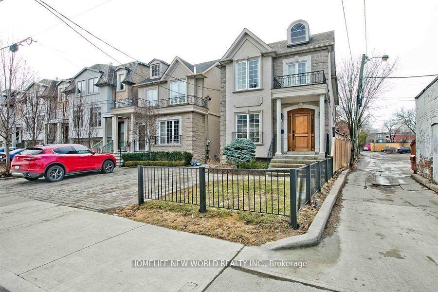 7 Roslin Avenue, Toronto C04 — photo 2 of 5