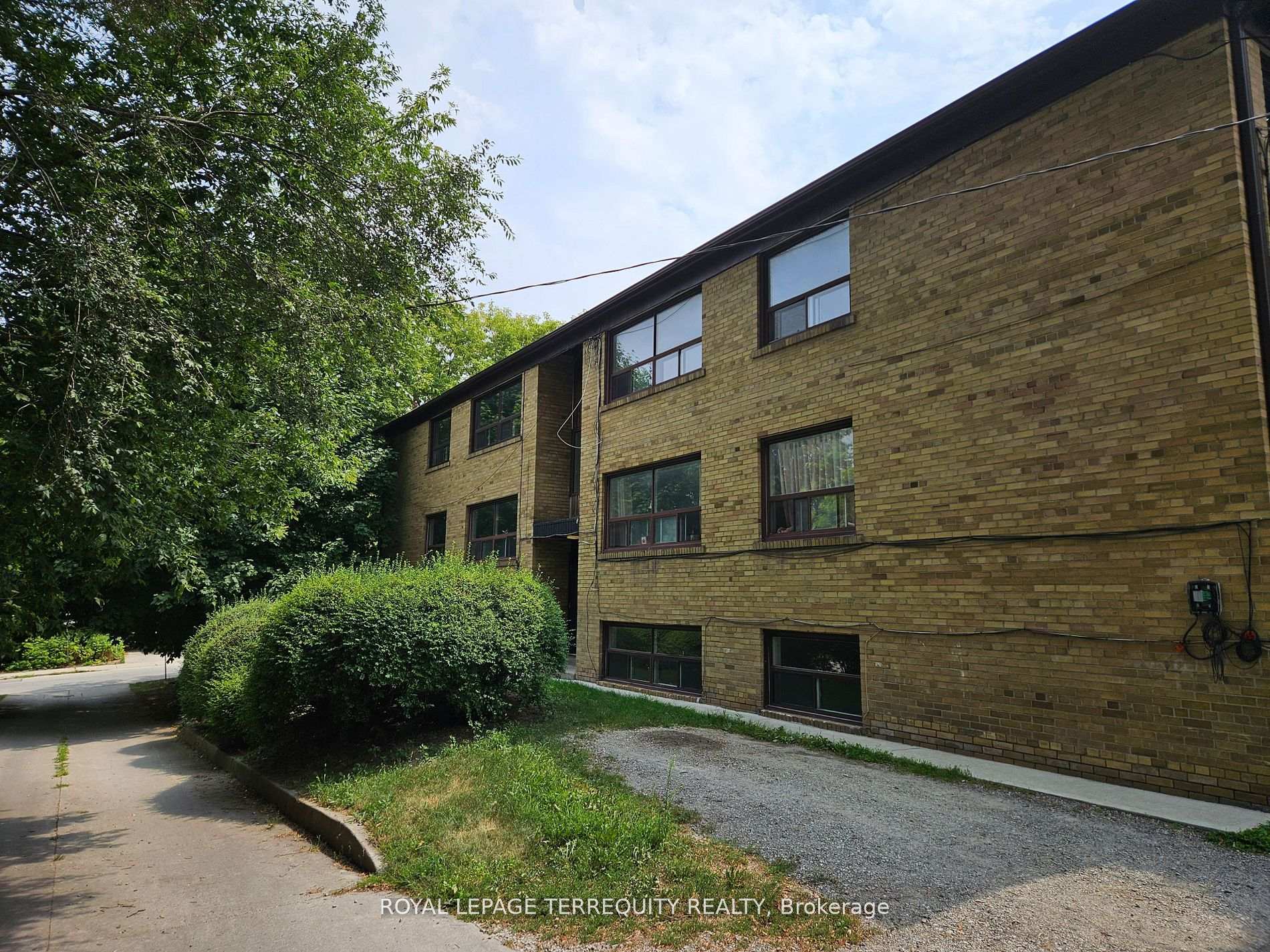 450 Arlington Avenue 7, Toronto C03, ON M6C 3A2 — Toronto C03, Ontario