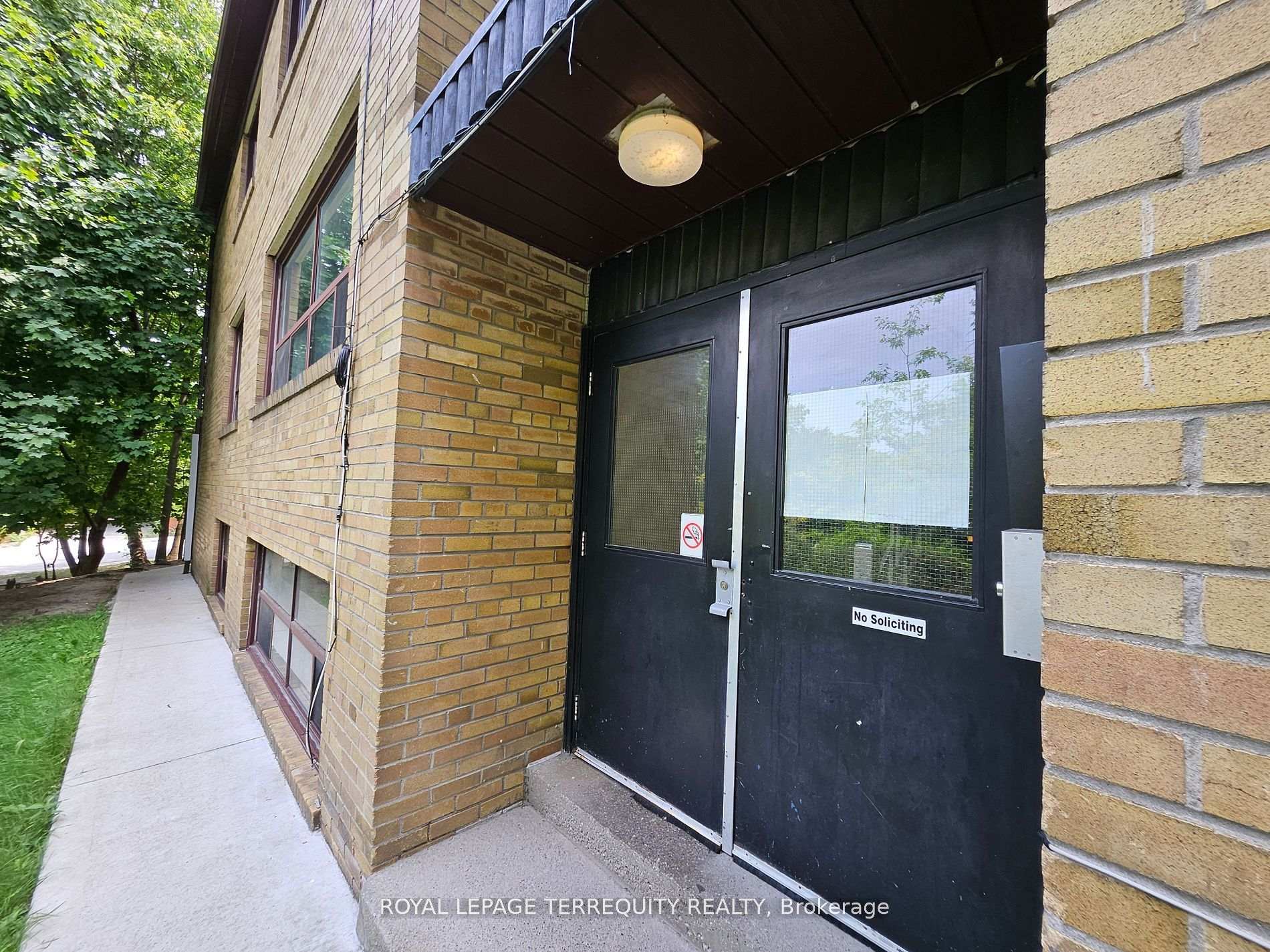 450 Arlington Avenue 7, Toronto C03 — photo 3 of 5