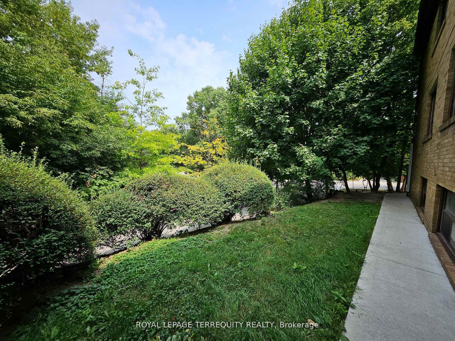 450 Arlington Avenue 7, Toronto C03 — photo 4 of 5