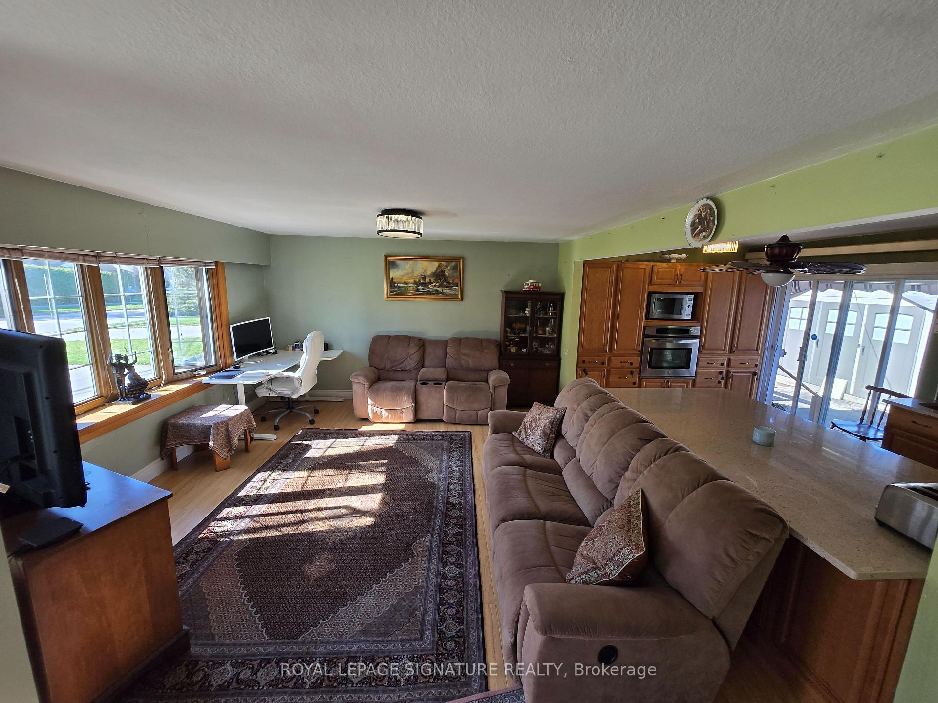 601 Conacher Drive, Toronto C14 — photo 4 of 5