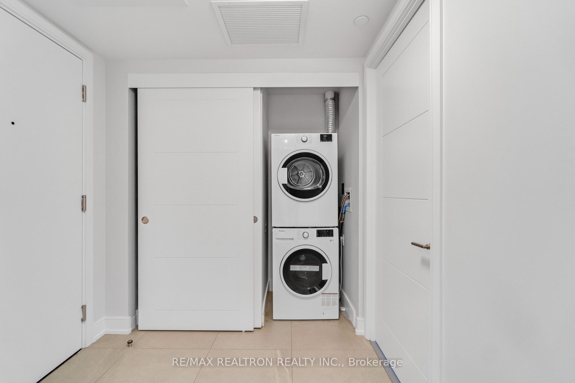 2525 Bathurst Street 310, Toronto C04, ON M6B 2Y9
