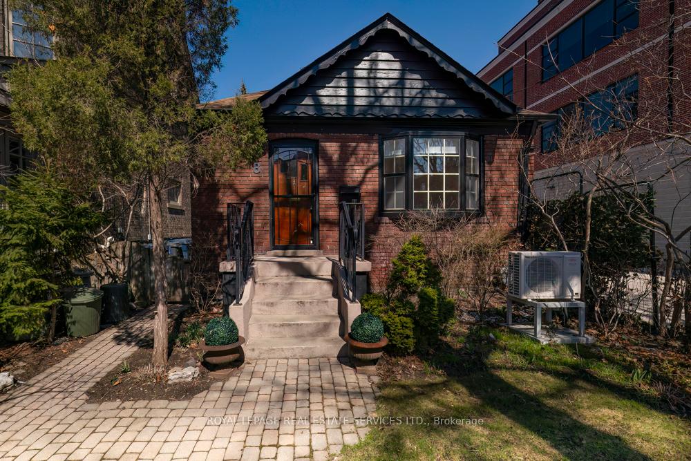 8 Macpherson Avenue, Toronto C02, ON M4W 2L8