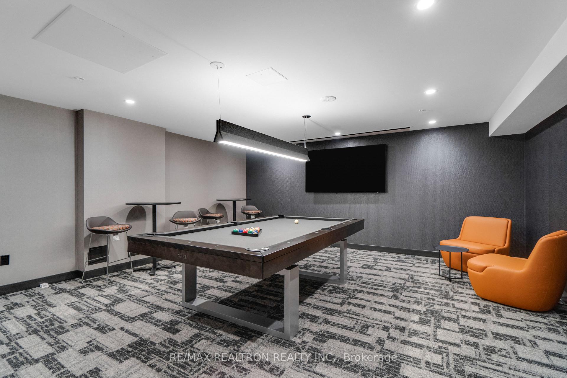 2525 Bathurst Street 407, Toronto C04, ON M6B 2Y9