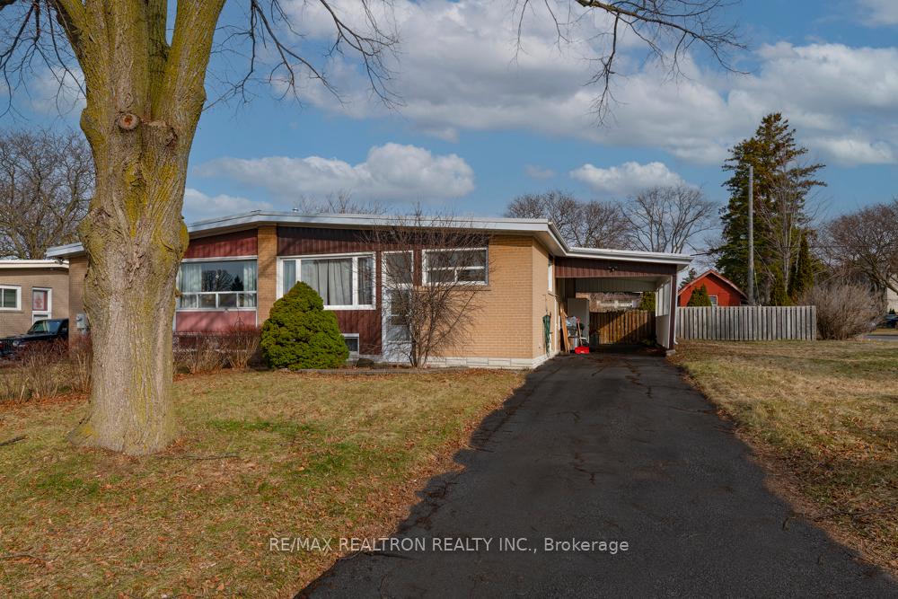 57 Pynford Crescent, Toronto C13, ON M3A 1W7