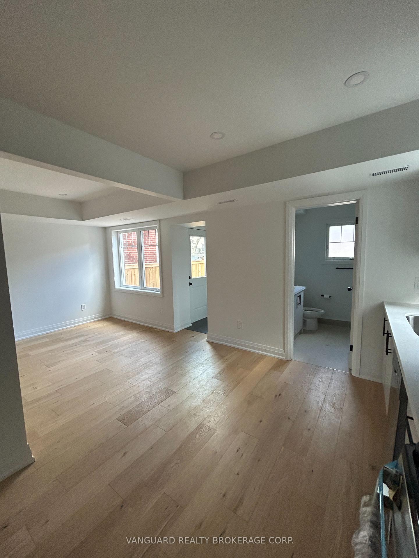 12 Franklin Avenue A, Toronto C07 — photo 4 of 5