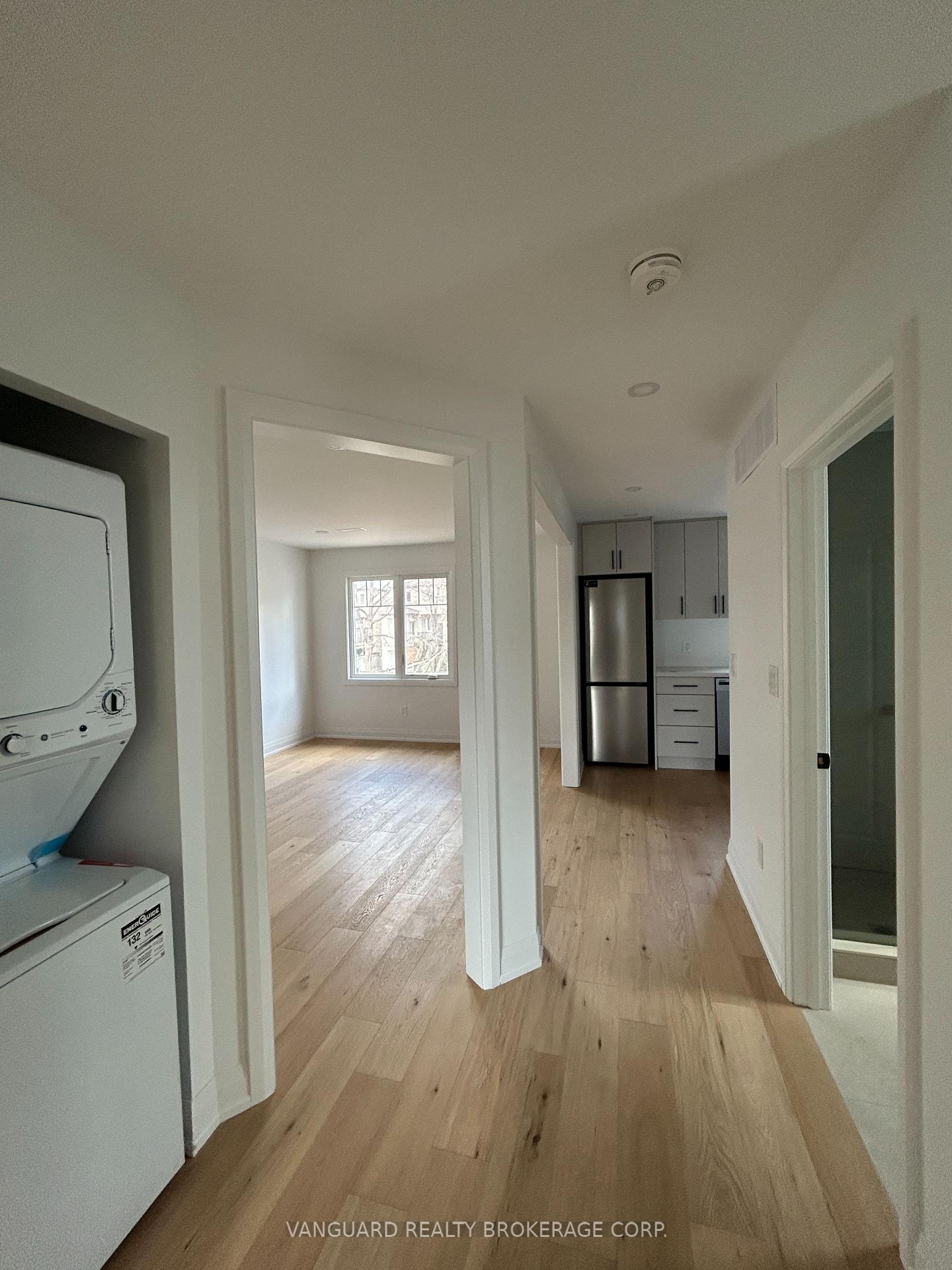 12 Franklin Avenue B, Toronto C07 — photo 3 of 5