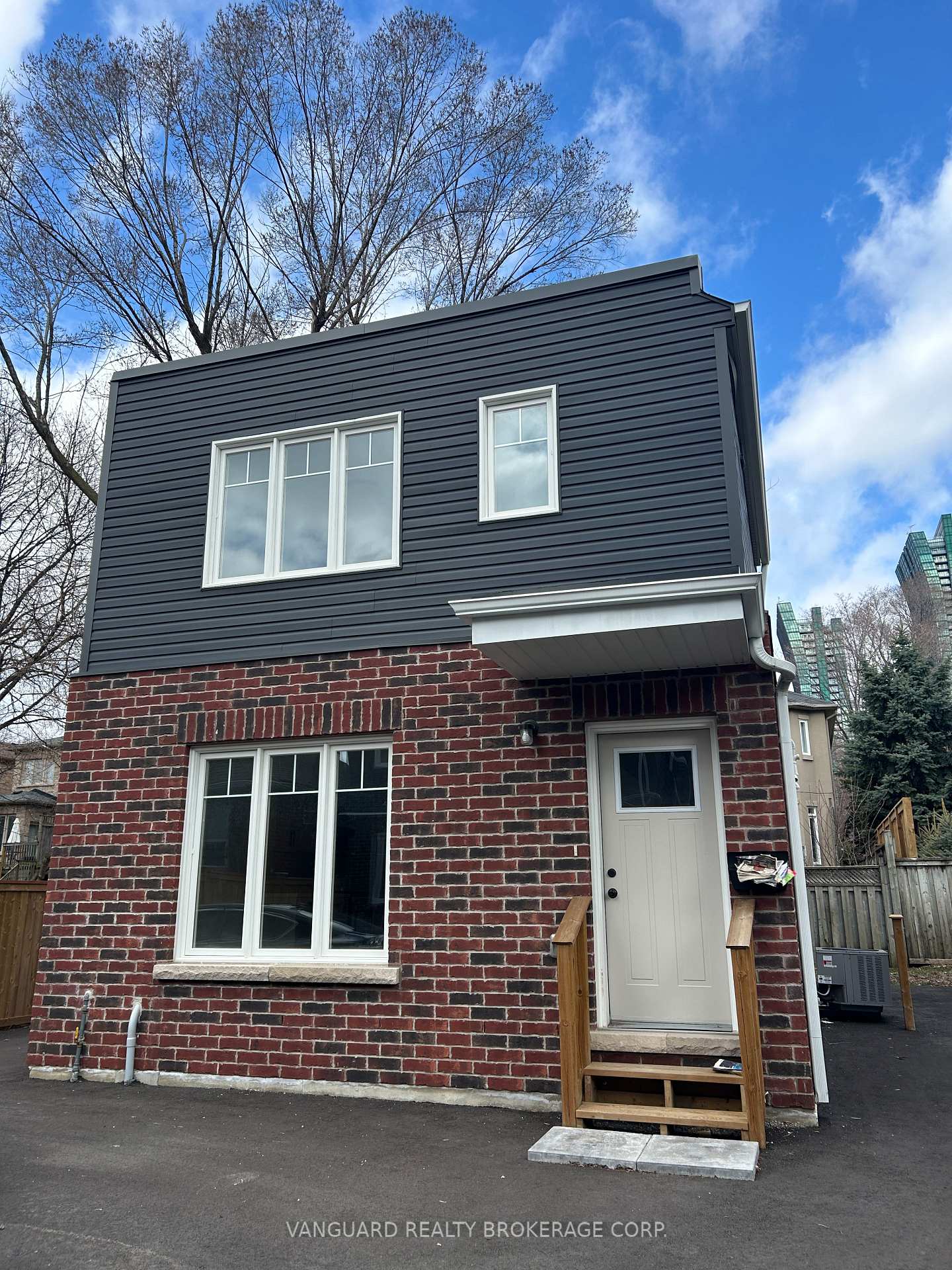 12 Franklin Avenue D, Toronto C07, ON M2N 1B6 — Toronto C07, Ontario