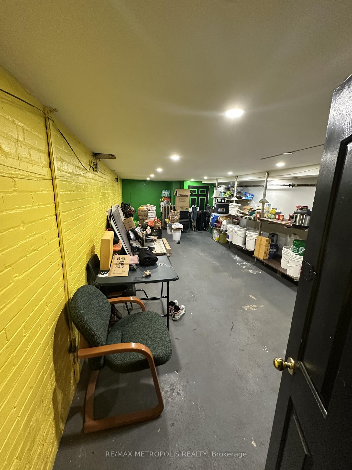 854 BATHURST Street, Toronto C02, ON M5R 3G3