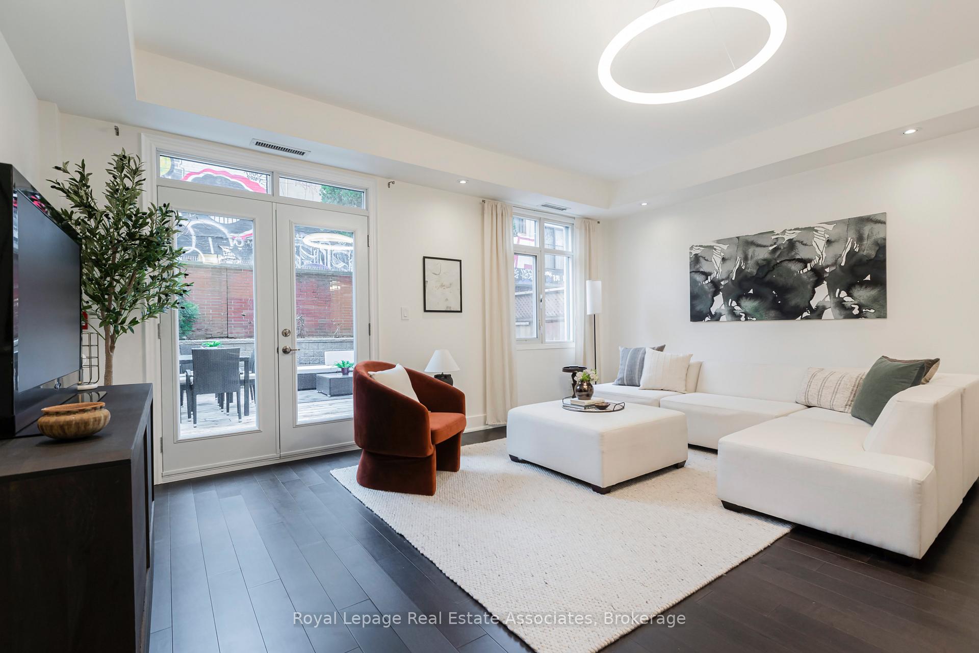 500 Richmond Street W Th103, Toronto C01, ON M5V 3N4