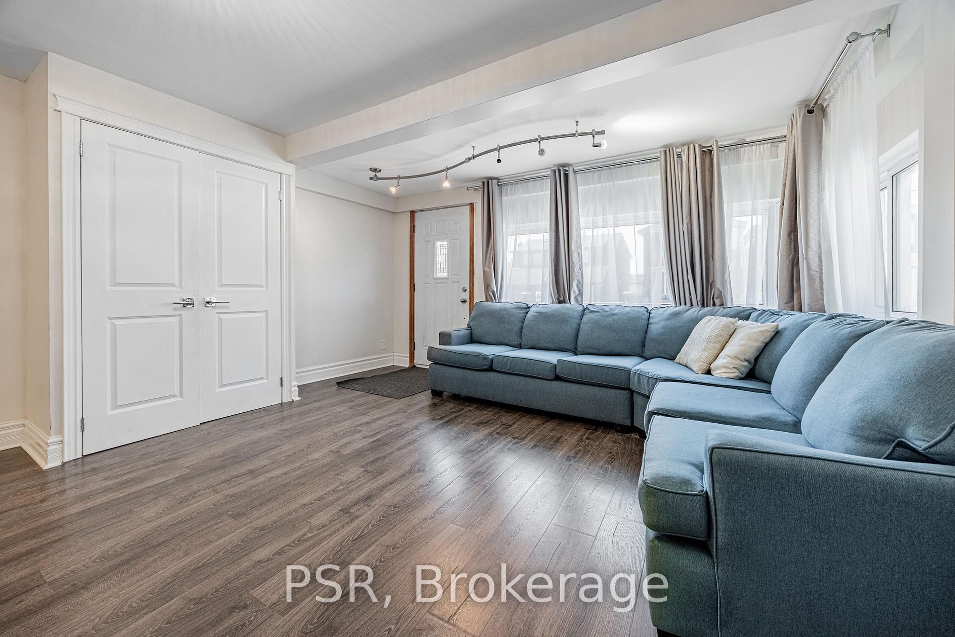 285 Robina Avenue, Toronto C03 — photo 2 of 5