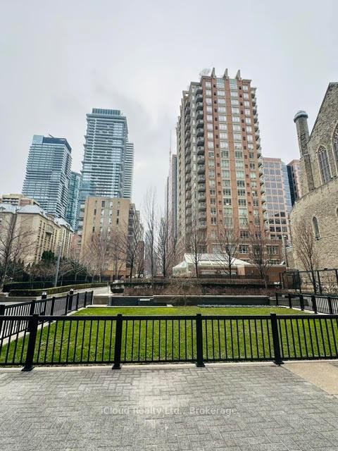 28 Ted Rogers Way 3704, Toronto C08, ON M4Y 2J4