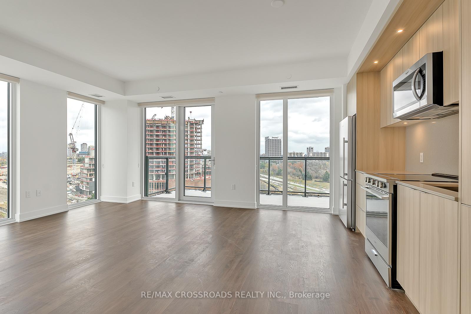 30 Inn On The Park Drive 1004, Toronto C13, ON M3C 0P7