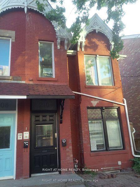 210 McCaul Street Unit A, Toronto C01, ON M5T 1W5