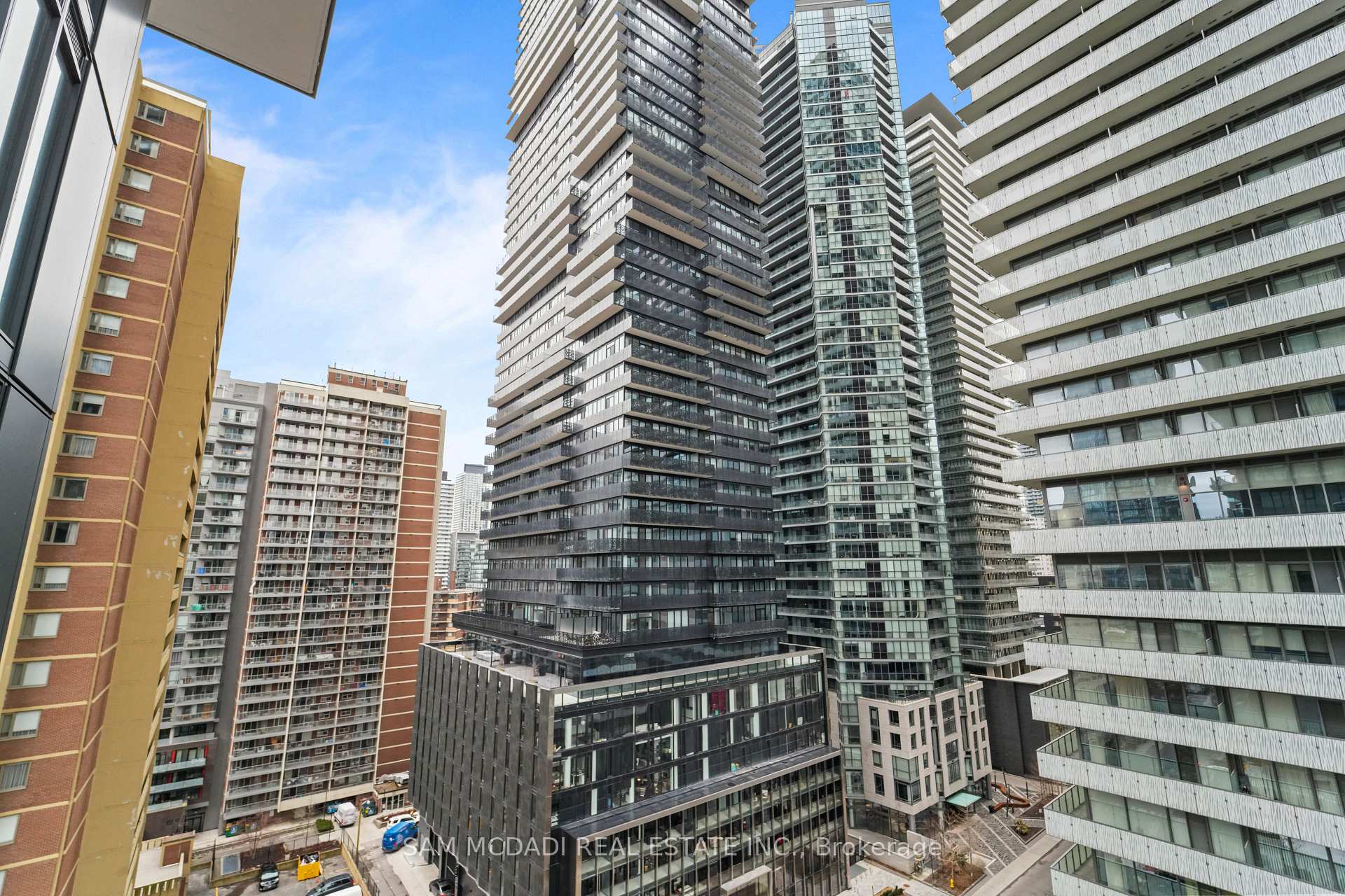 634 Church Street 1011, Toronto C08, ON M4Y 2G3