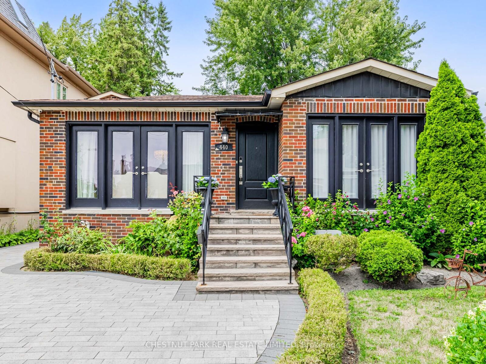 440 Glengarry Avenue, Toronto C04, ON M5M 1E8