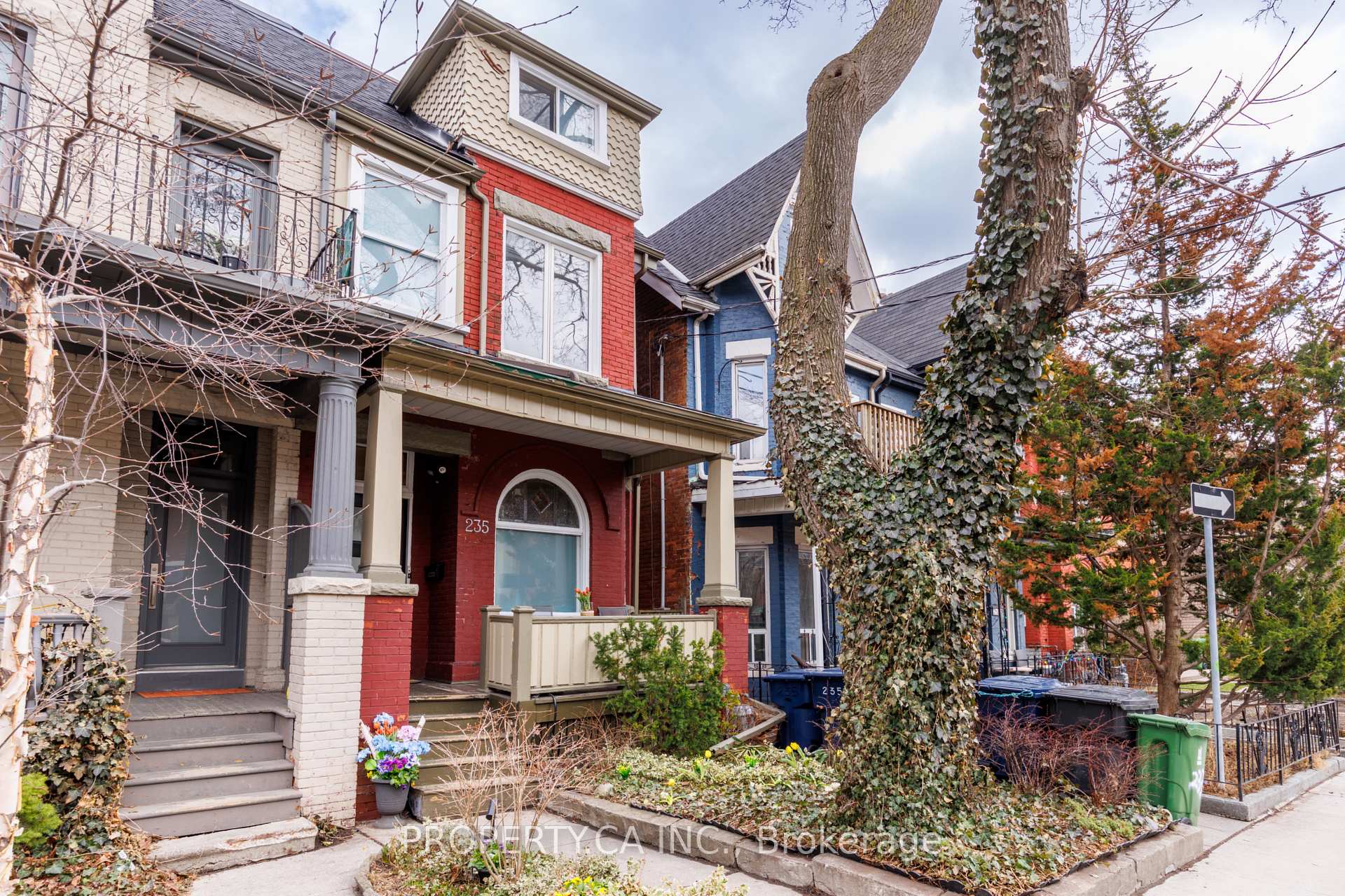 235 Markham Street, Toronto C01, ON M6J 2G7