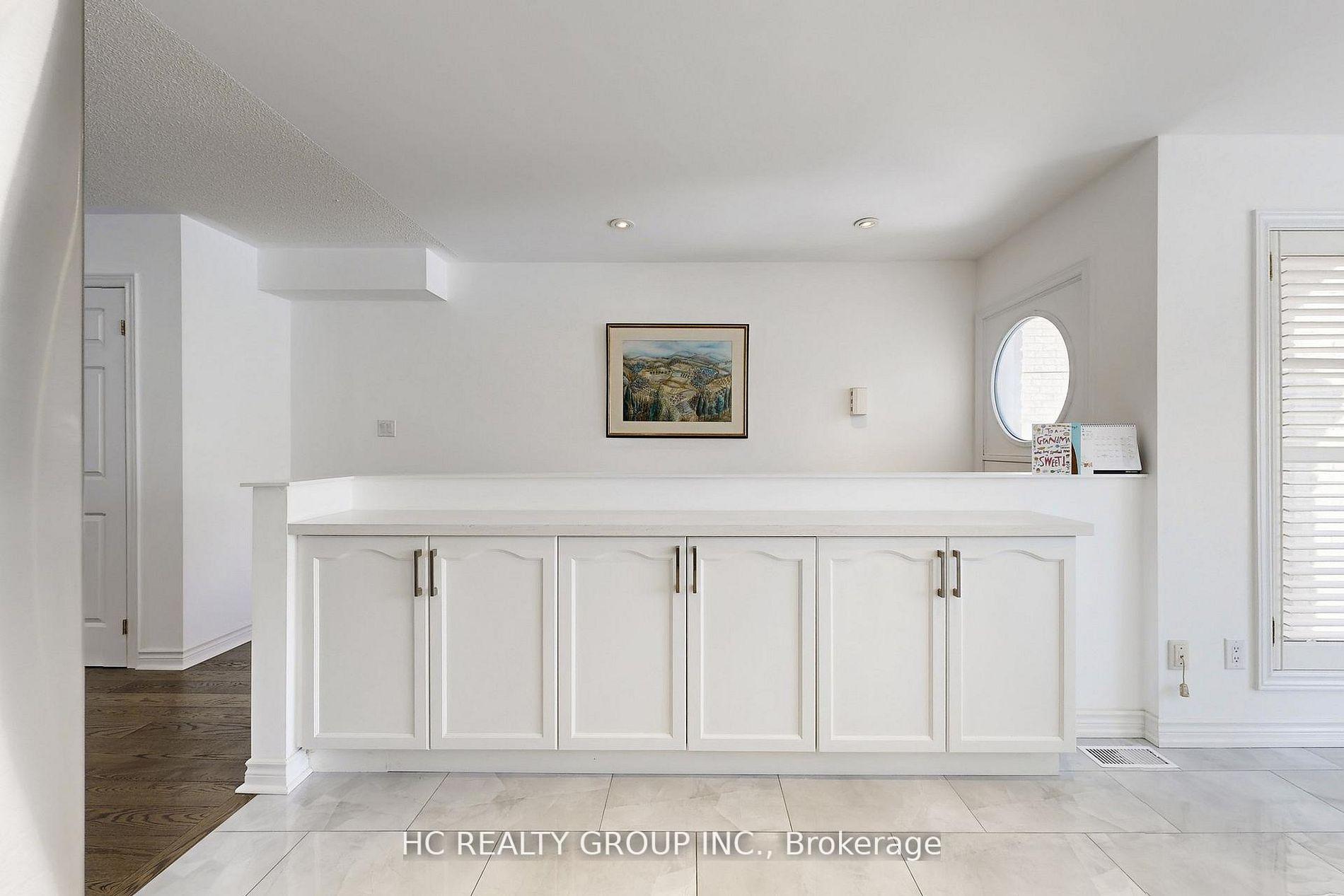 204B Finch Avenue E, Toronto C14 — photo 2 of 5