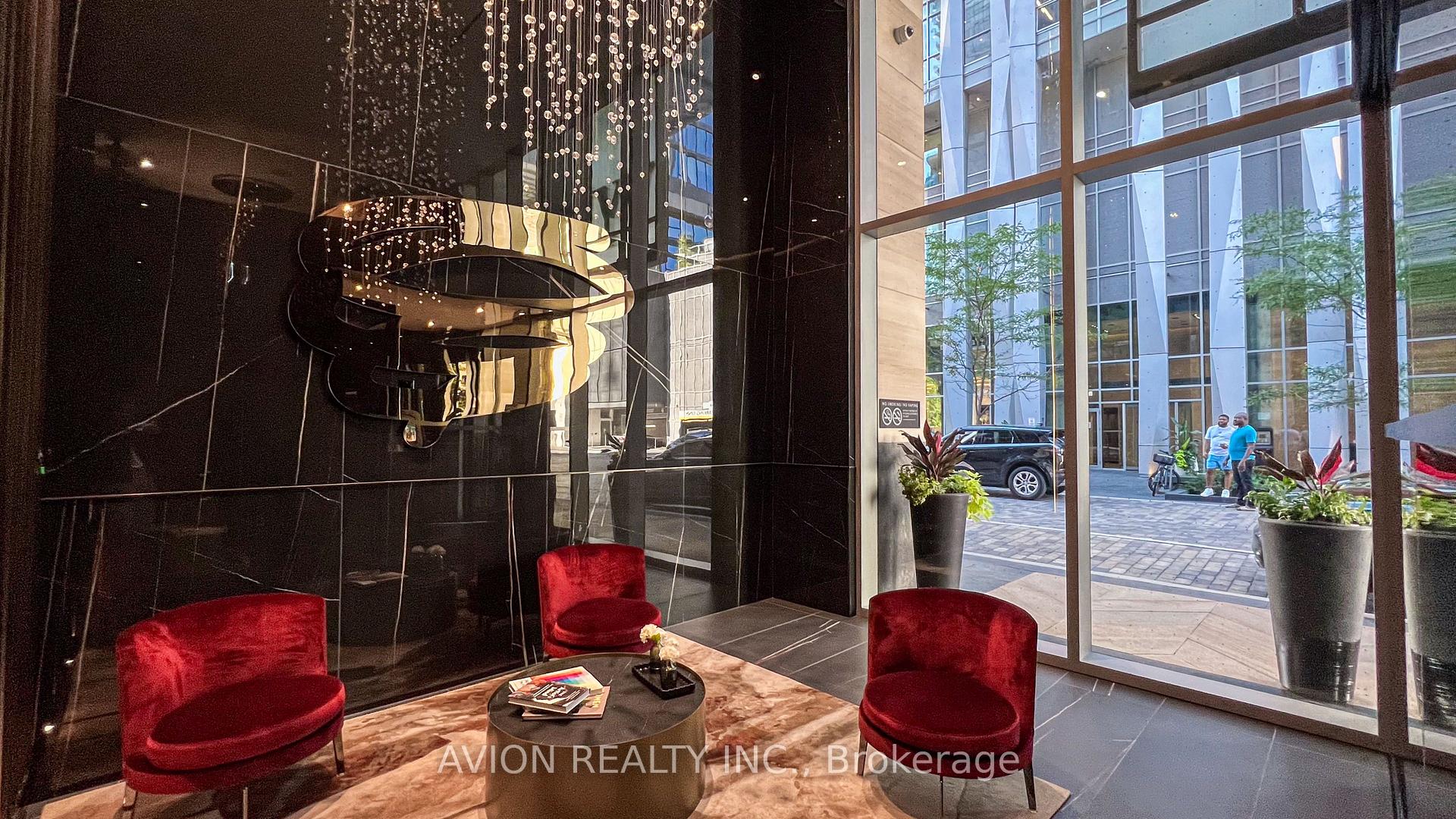 11 Yorkville Avenue 5609, Toronto C02 — photo 3 of 5