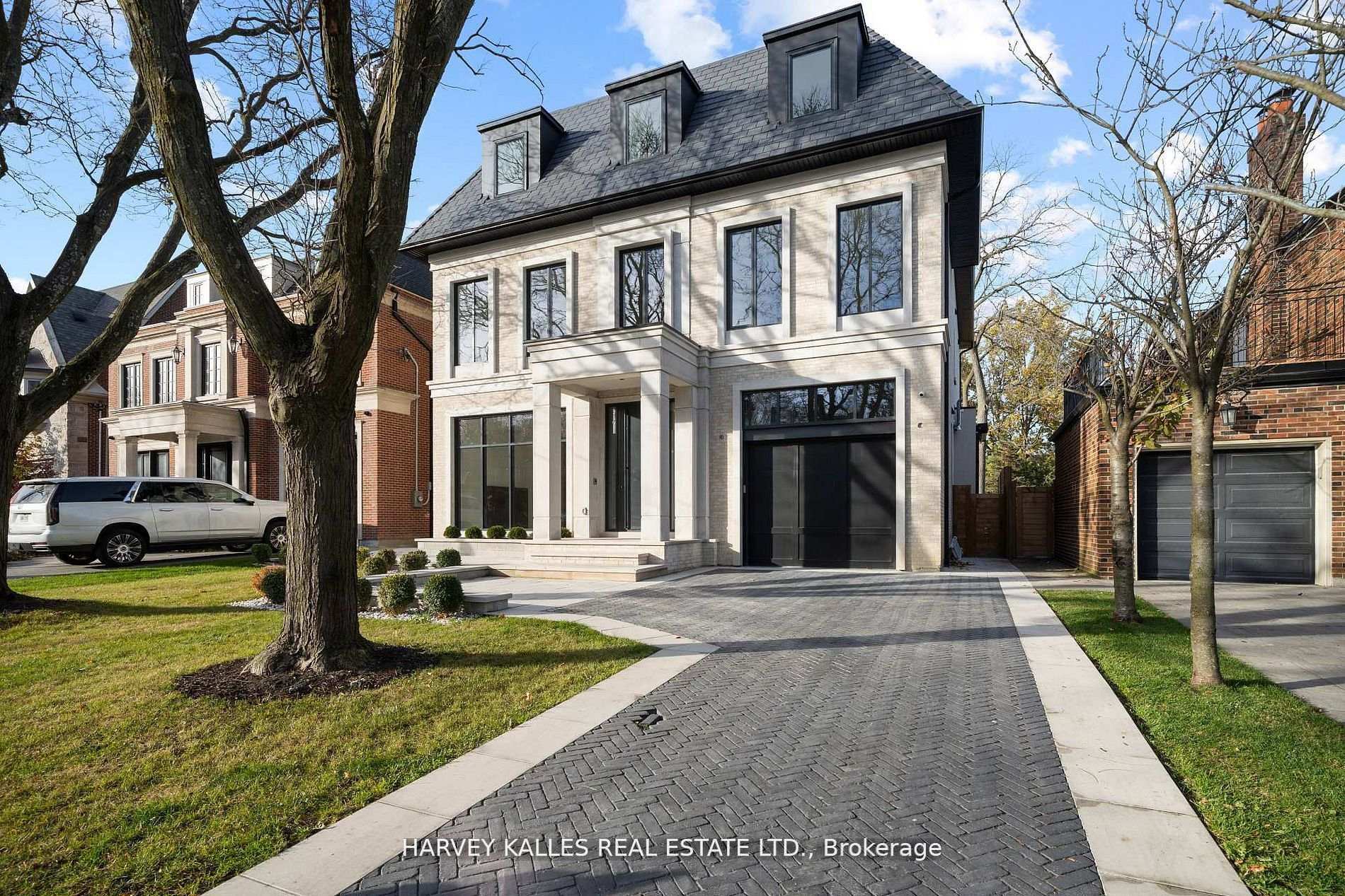 370 Glengrove Avenue W, Toronto C04 — photo 2 of 5