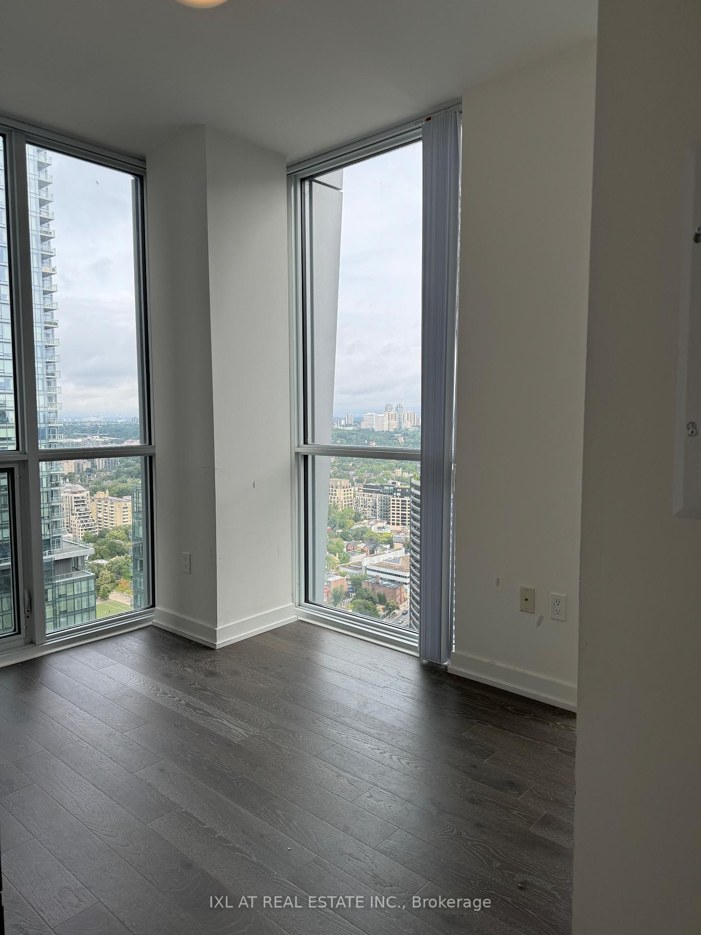 1 Yorkville Avenue 3405, Toronto C02 — photo 2 of 5