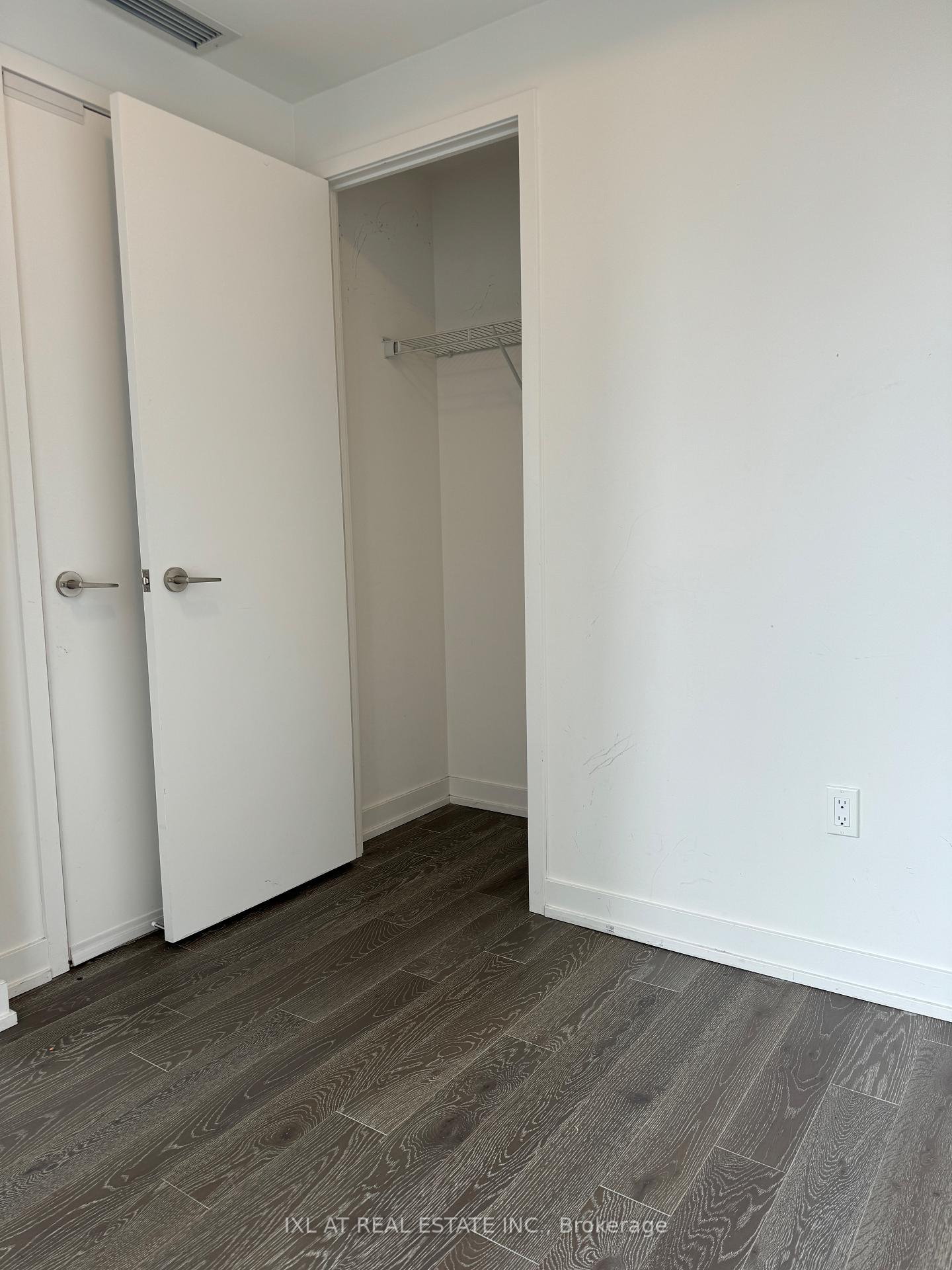 1 Yorkville Avenue 3405, Toronto C02 — photo 5 of 5