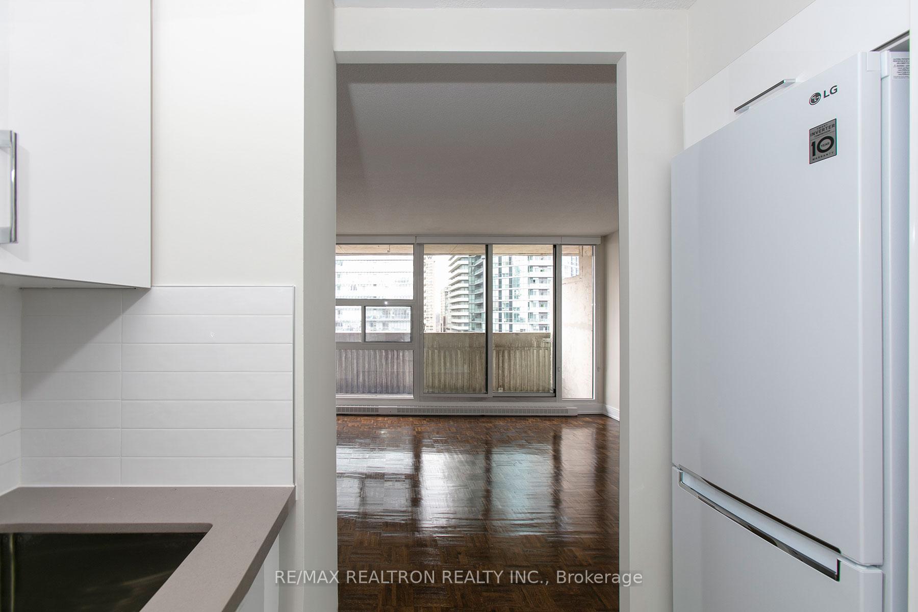 33 Isabella Street 2505, Toronto C08, ON M4Y 2P7